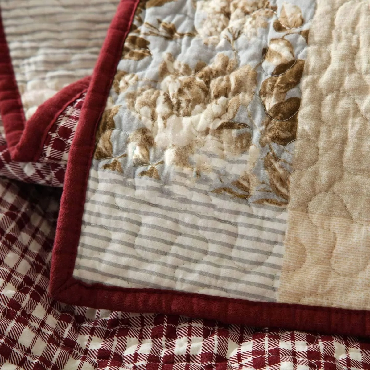 روتختی طرح تکه دوزی شده دو رو، سایز دو نفره 230 در 250 سانتی متر به همراه 2 روبالشتی، روتختی تزئینی، 230 در 250 سانتی متر