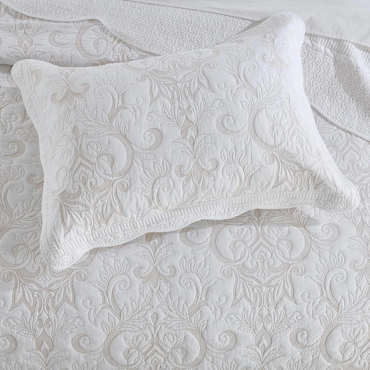 روتختی پنبه‌ای 100% SahSahCasa سایز 325x305 سانتی‌متر، مناسب تخت کالیفرنیا کینگ بزرگ، ست رو تختی لحافی، لحاف بزرگ کالیفرنیا کینگ، ست روتختی گلدوزی شده، لحاف سبک