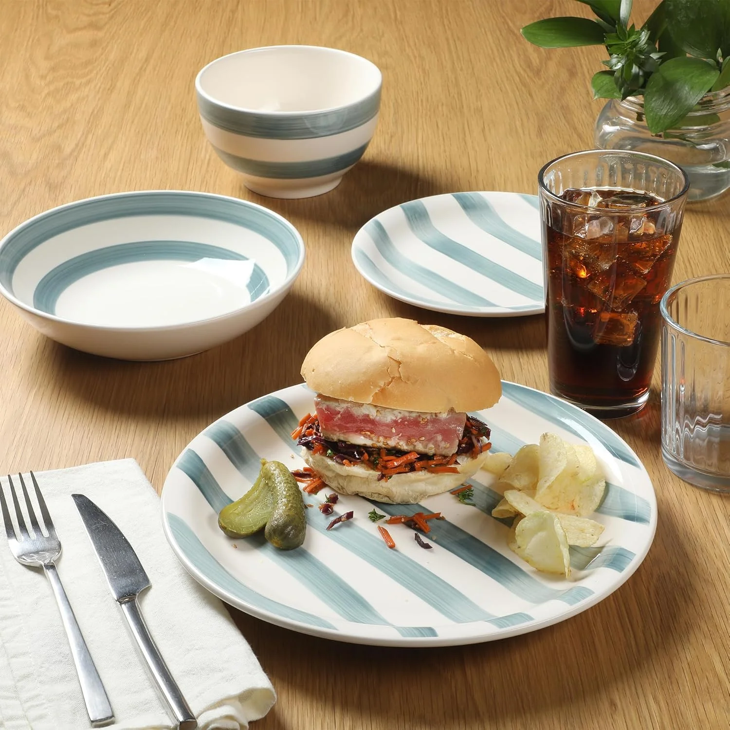 سرویس غذاخوری 16 پارچه گیبسون هوم مدل Kenwood Shores، راه راه آبی، ظروف سنگی نقاشی شده با دست، بشقاب و کاسه، مناسب برای 4 نفر، قابل استفاده در مایکروویو و ماشین ظرفشویی