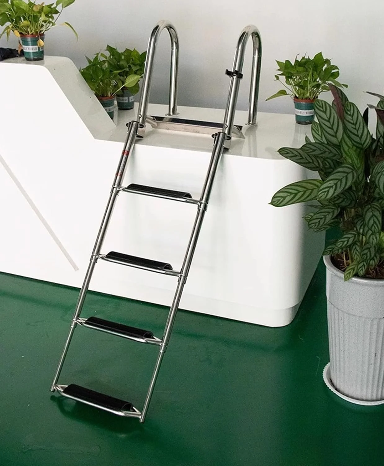 نردبان قایق استیل ضد زنگ 4 پله تاشو، نردبان سوار شدن به قایق، نردبان اسکله، نردبان دریایی، نردبان عرشه شنا، ورود از عقب با سکوی بالایی شنای استخر بسیار پهن نردبان قایق استیل ضد زنگ 4 پله تاشو، نردبان سوار شدن به قایق، نردبان اسکله، نردبان دریایی، نردبان عرشه شنا، ورود از عقب با سکوی بالایی شنای استخر بسیار پهن