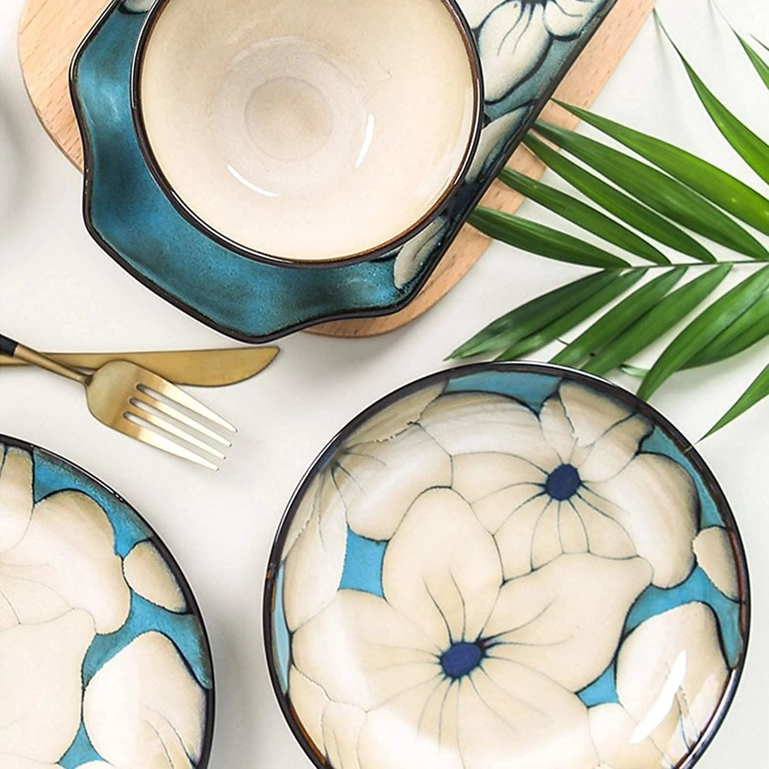 سرویس غذاخوری لوکس خانوادگی، ست ظروف غذاخوری دست ساز، ست ظروف آبی شامل کاسه برنج، کاسه سوپ، بشقاب غذاخوری، دیس ماهی، ترکیبی از ظروف سرامیکی خانگی