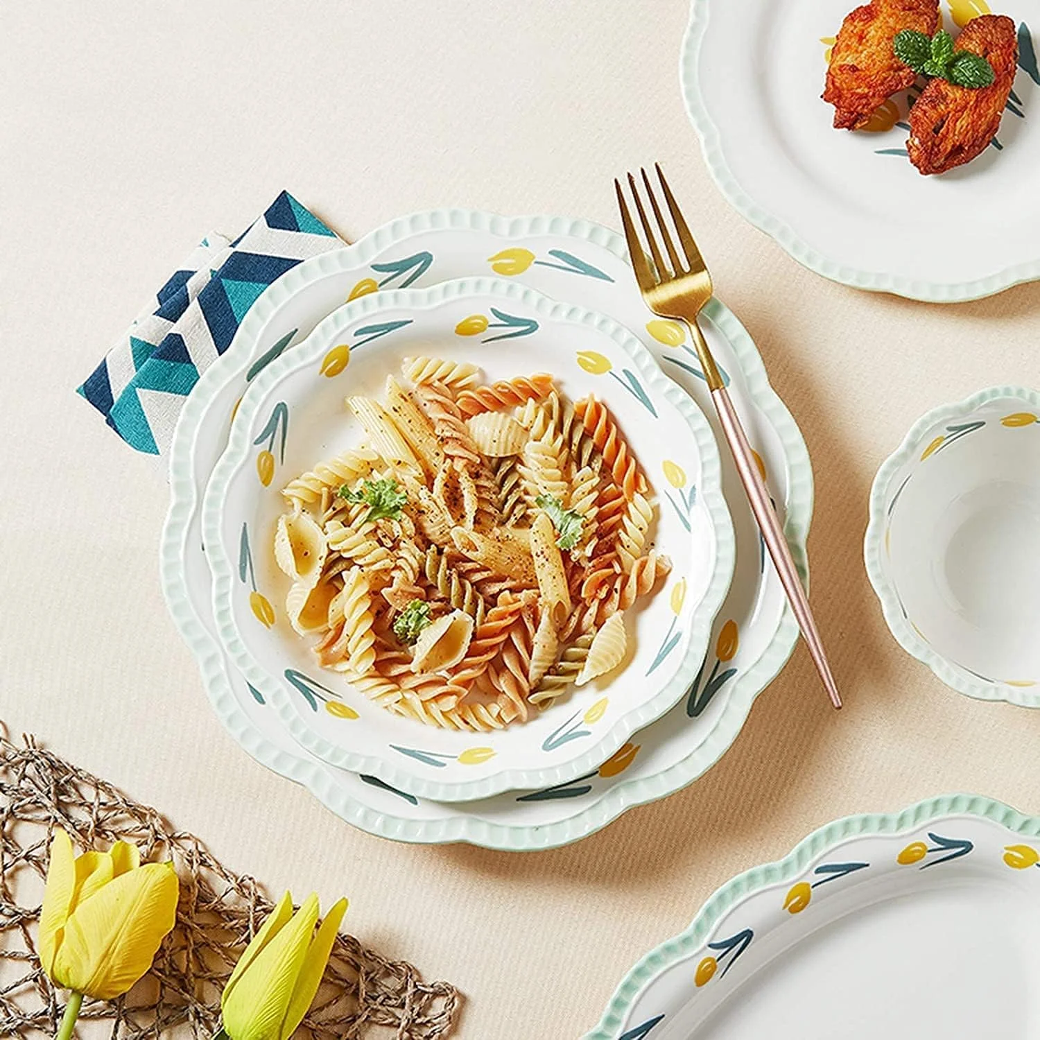 سرویس ظروف غذاخوری، ست ظروف 21 تکه توری چینی برای دورهمی های خانوادگی و هدایای عروسی، کاسه غلات به سبک خانه های روستایی و ست بشقاب استیک