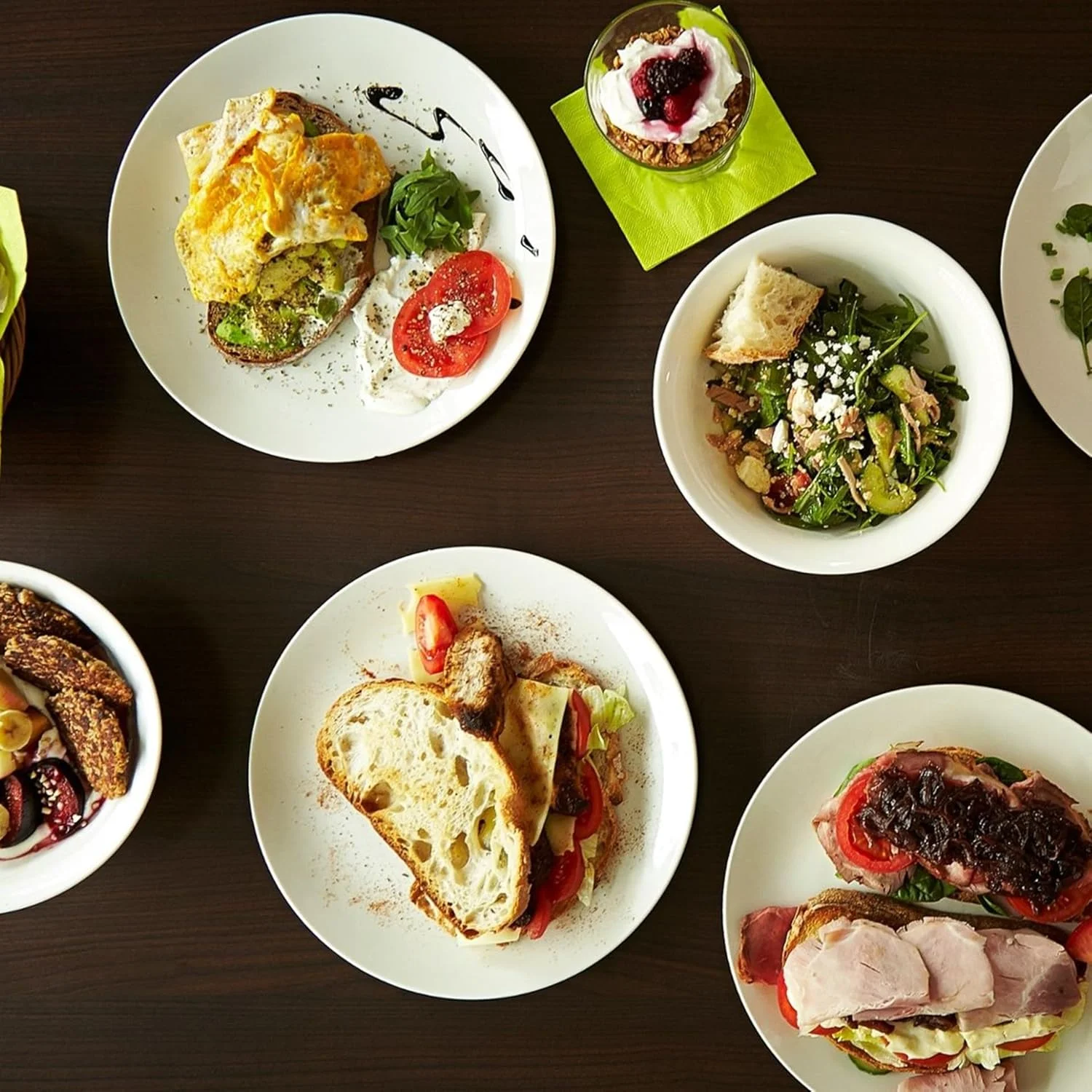 سرویس غذاخوری 30 پارچه اپال دنی هوم شامل 6 بشقاب غذاخوری، 6 کاسه سالاد، 6 بشقاب دسر، 6 بشقاب سوپ، 2 دیس، 2 کاسه سرو، 1 سینی گریل ماهی، 1 سینی گریل مرغ