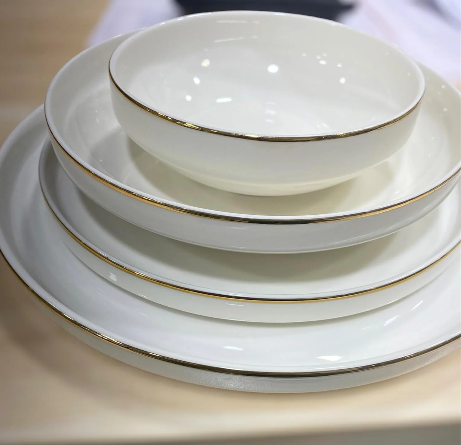 سرویس غذاخوری ۲۴ پارچه برای ۶ نفر، ظروف سفید با حاشیه طلایی، ست ظروف غذاخوری چینی اسکاندیناوی - حاشیه طلایی خالص Famiware سرویس غذاخوری ۲۴ پارچه برای ۶ نفر، ظروف سفید با حاشیه طلایی، ست ظروف غذاخوری چینی اسکاندیناوی - حاشیه طلایی خالص Famiware