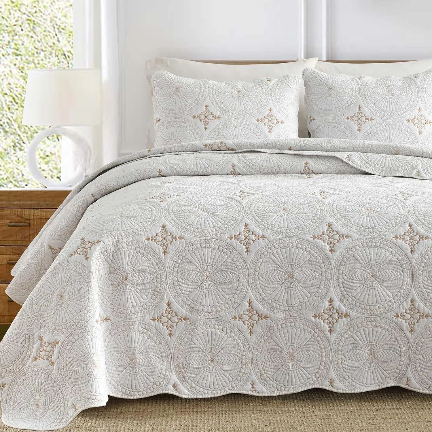 ست لحاف کالیفرنیا کینگ سایز Boryard - رو تختی نرم و گرم 100% پنبه ای برجسته (281x269 سانتی متر) به همراه 2 عدد روبالشی (51x91 سانتی متر) مناسب برای تمام فصول، سفید