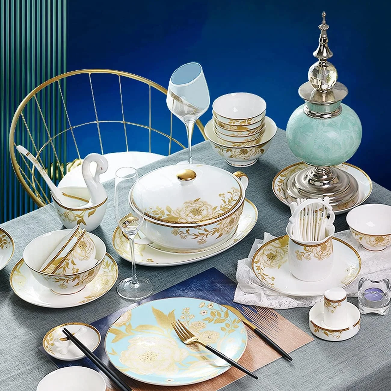 سرویس ظروف غذاخوری 60 پارچه آشپزخانه، ست بشقاب و کاسه چینی استخوانی لوکس و با کیفیت، قابل استفاده در مایکروویو، تزئین طلایی، بشقاب سرامیکی با قابلیت تمیز کردن آسان سرویس ظروف غذاخوری 60 پارچه آشپزخانه، ست بشقاب و کاسه چینی استخوانی لوکس و با کیفیت، قابل استفاده در مایکروویو، تزئین طلایی، بشقاب سرامیکی با قابلیت تمیز کردن آسان