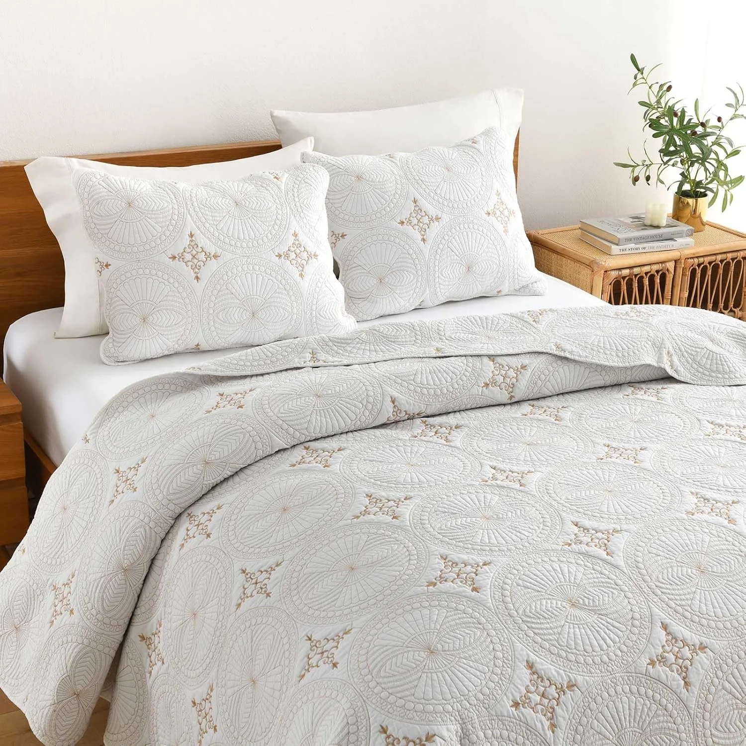 ست لحاف کالیفرنیا کینگ سایز Boryard - رو تختی نرم و گرم 100% پنبه ای برجسته (281x269 سانتی متر) به همراه 2 عدد روبالشی (51x91 سانتی متر) مناسب برای تمام فصول، سفید ست لحاف کالیفرنیا کینگ سایز Boryard - رو تختی نرم و گرم 100% پنبه ای برجسته (281x269 سانتی متر) به همراه 2 عدد روبالشی (51x91 سانتی متر) مناسب برای تمام فصول، سفید