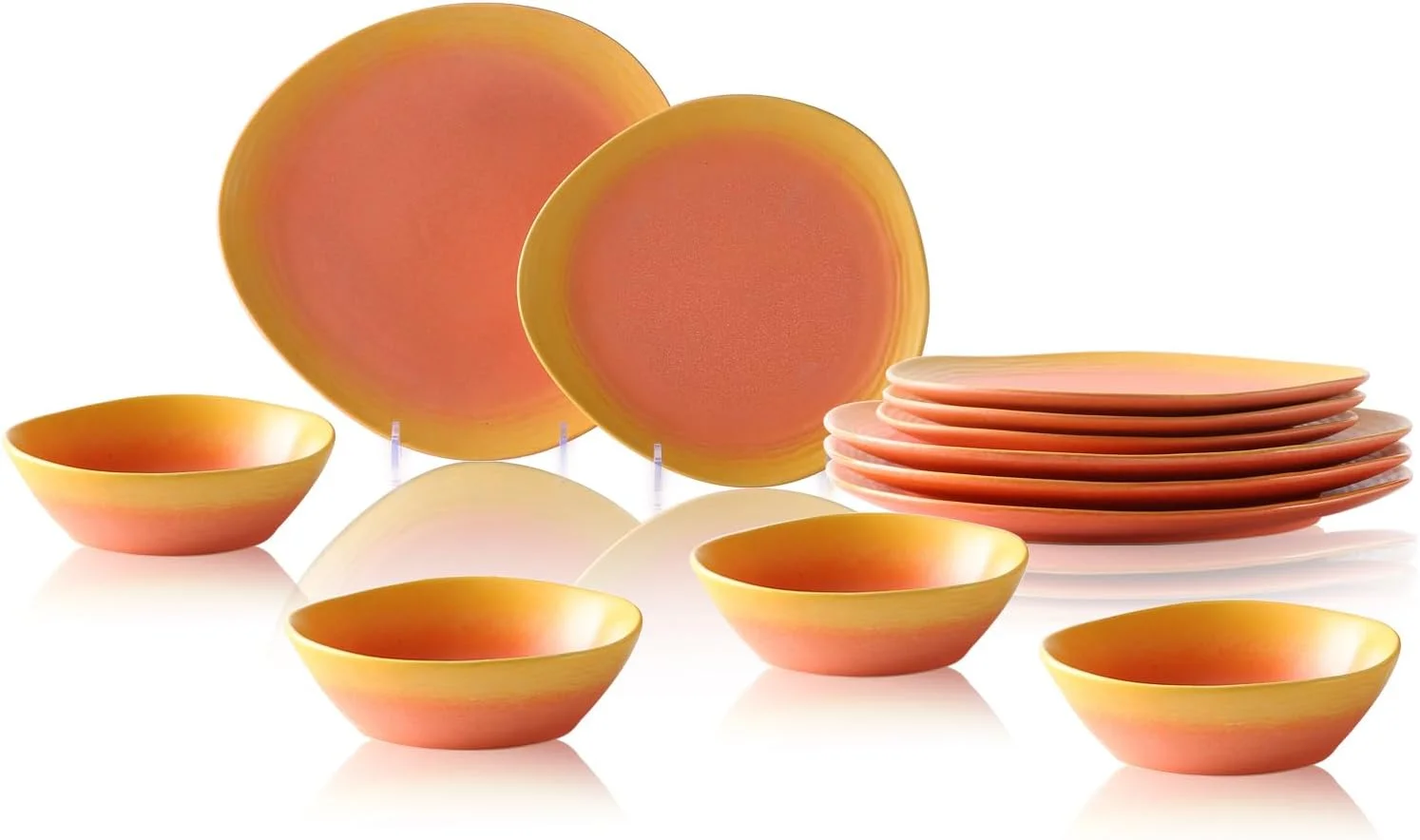 سرویس غذاخوری 12 پارچه گرادیان نارنجی V A V. مناسب برای 4 نفر شامل: 4 عدد بشقاب غذاخوری 28.3 سانتی‌متری / 11 اینچی، 4 عدد بشقاب پیش‌دستی 23 سانتی‌متری / 9 اینچی، 4 عدد کاسه 16.5 سانتی‌متری / 6.5 اینچی.