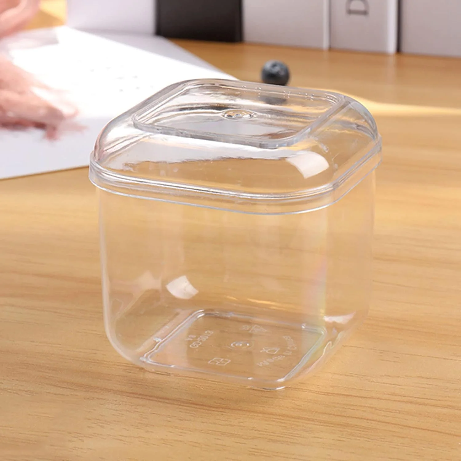 ظروف دسر مینی WMEIE، 20 عدد فنجان پیش غذای پلاستیکی یکبار مصرف با درب، کاسه های کوچک دسر برای تست دسرها و پیش غذاها، Yx2، 20 عدد