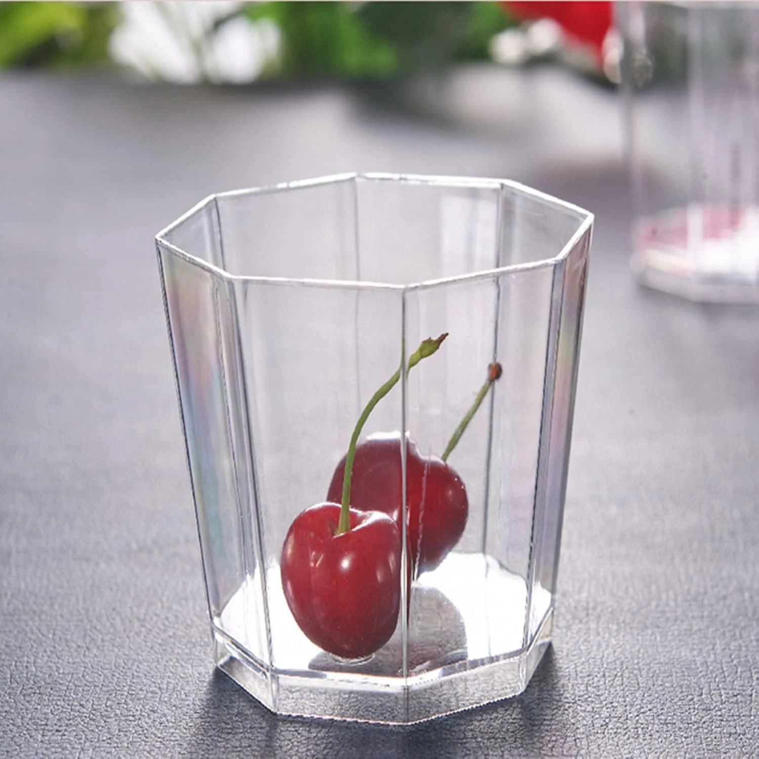 ظروف دسر KASTWAVE، بسته 25 عددی ظروف دسر پلاستیکی شفاف 6 اونسی، کاسه های کوچک هشت ضلعی، فنجان های پیش غذا قابل استفاده مجدد با 25 قاشق و درب، فنجان دسر برای دسر با موس پودینگ