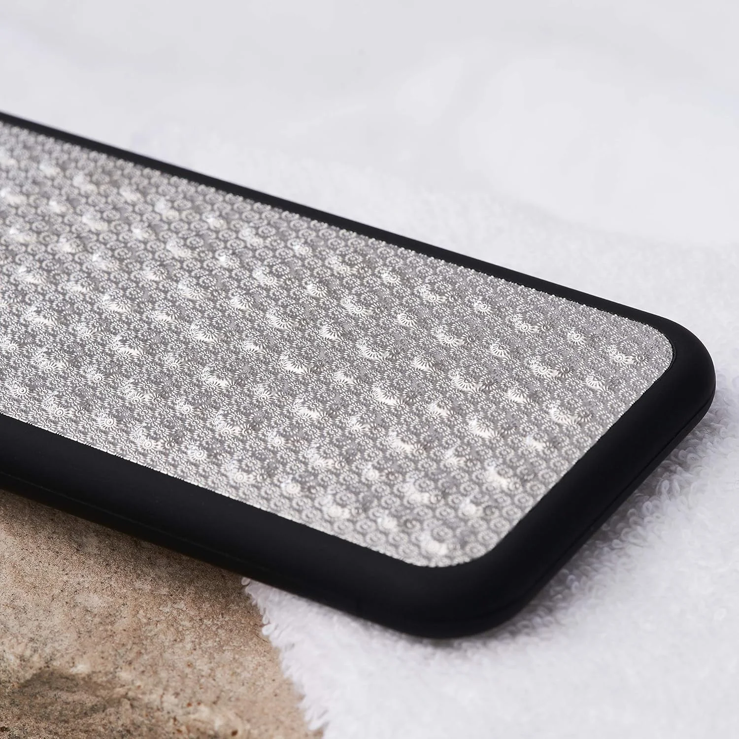 سوهان پدیکور لیزری نسل جدید DYNESSE. از بین برنده پینه پا. اسکرابر پا با طراحی ارگونومیک. لایه بردار استیل ضد زنگ پا برای اسپا و پدیکور. سنگ پا برای پا.