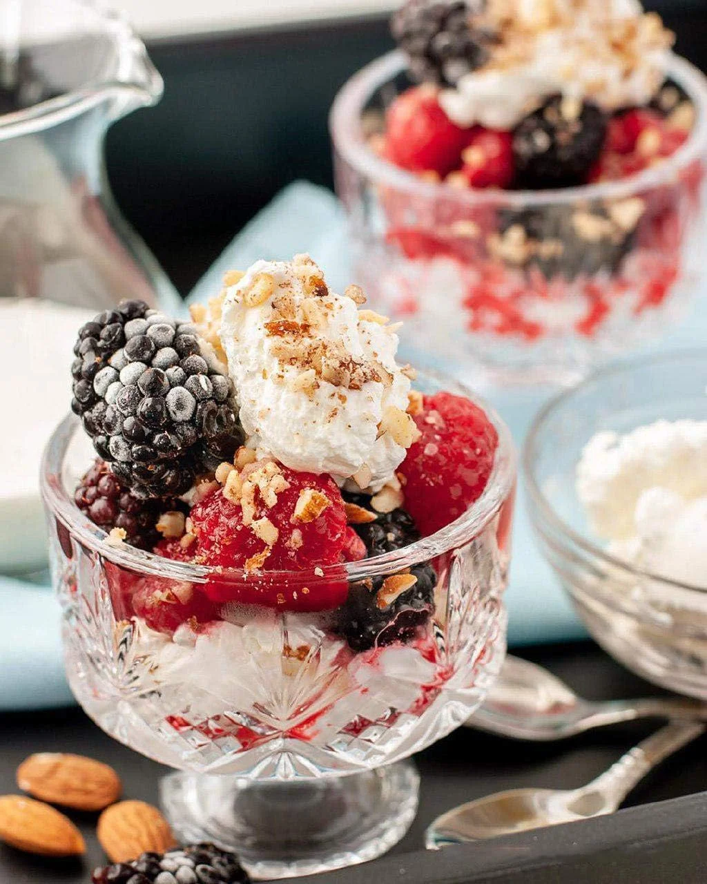 ظروف دسر شیشه ای، ست فنجان دسر 6 عددی، 266 میلی لیتر - ست فنجان دسر پایه دار سنگین وینتیج، ظروف سرو شیشه ای برجسته راه راه شفاف برای بستنی، میوه، بستنی خوری، کاسه بستنی