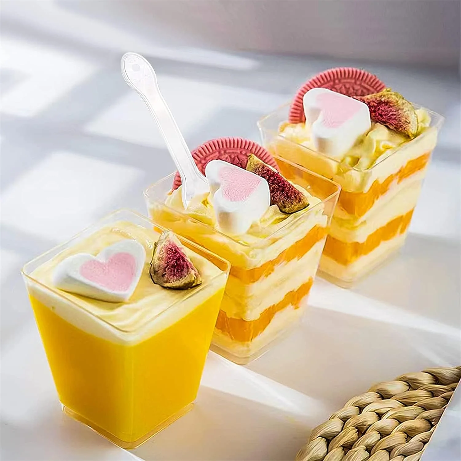 ظروف دسر پلاستیکی FCfit، بسته 50 عددی ظروف پیش غذای مربعی شفاف با قاشق، سبک مدرن، مناسب مهمانی ظروف دسر پلاستیکی FCfit، بسته 50 عددی ظروف پیش غذای مربعی شفاف با قاشق، سبک مدرن، مناسب مهمانی