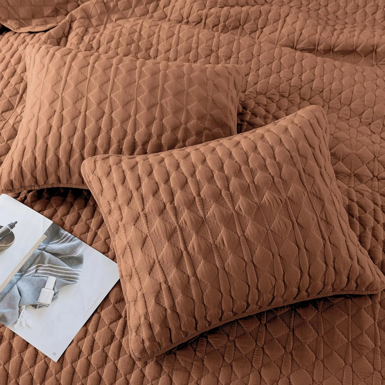 ست روتختی لحافی نارنجی سوخته WDCOZY سایز کوئین به همراه 2 روبالشتی، رو تختی قرمز سبک و نرم، پتوی لحافی نازک مناسب تمام فصول، 3 تکه، 90x90 اینچ