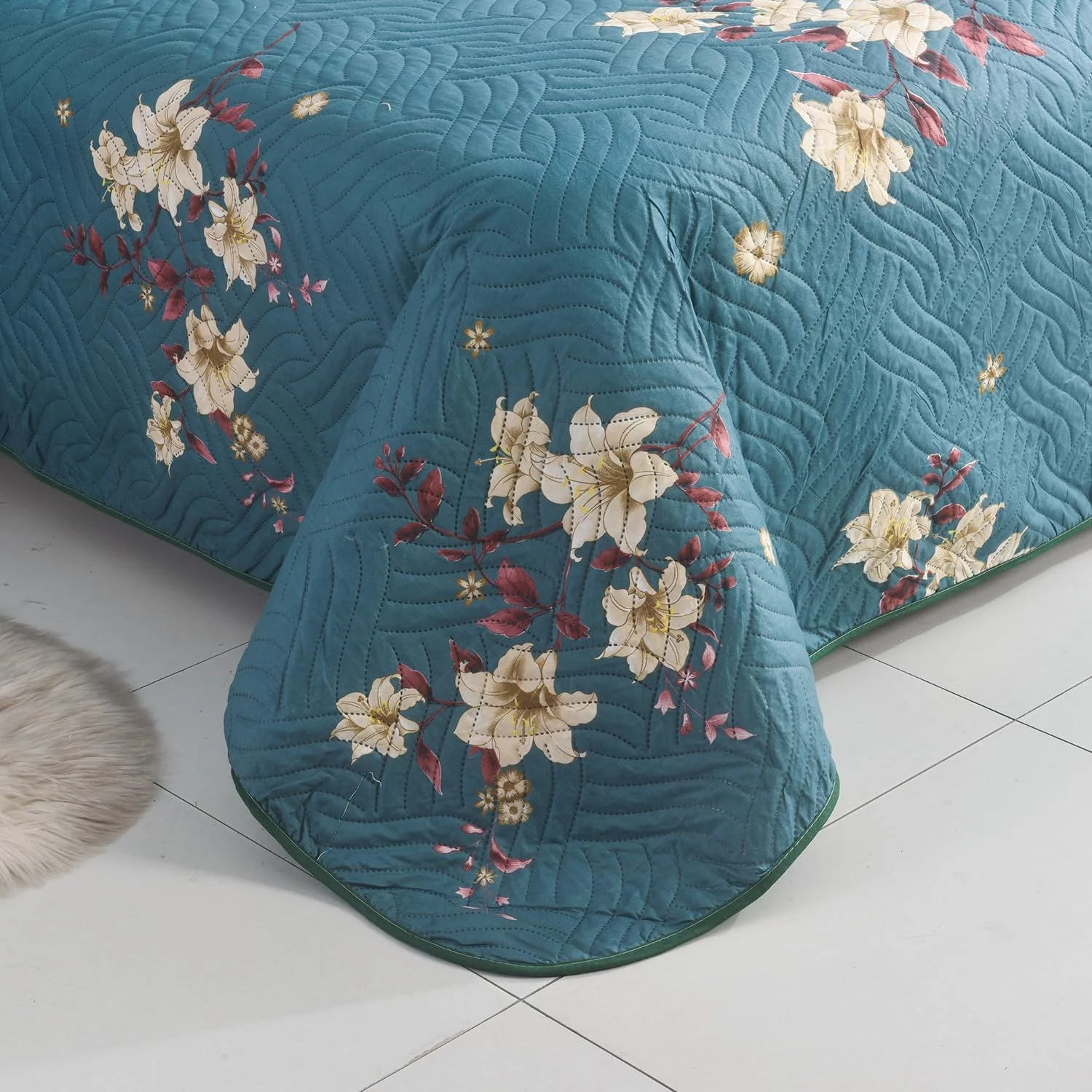 WEAVERS: 3 PCS Reversible Patchwork Quilted Bedspread, Floral Print Lightweight Comforter Coverlet, Soft Microfiber. Includes 2 Pillow Shams Fits Double & King Size Bed 220cm x 240cm. MILAN-125WV