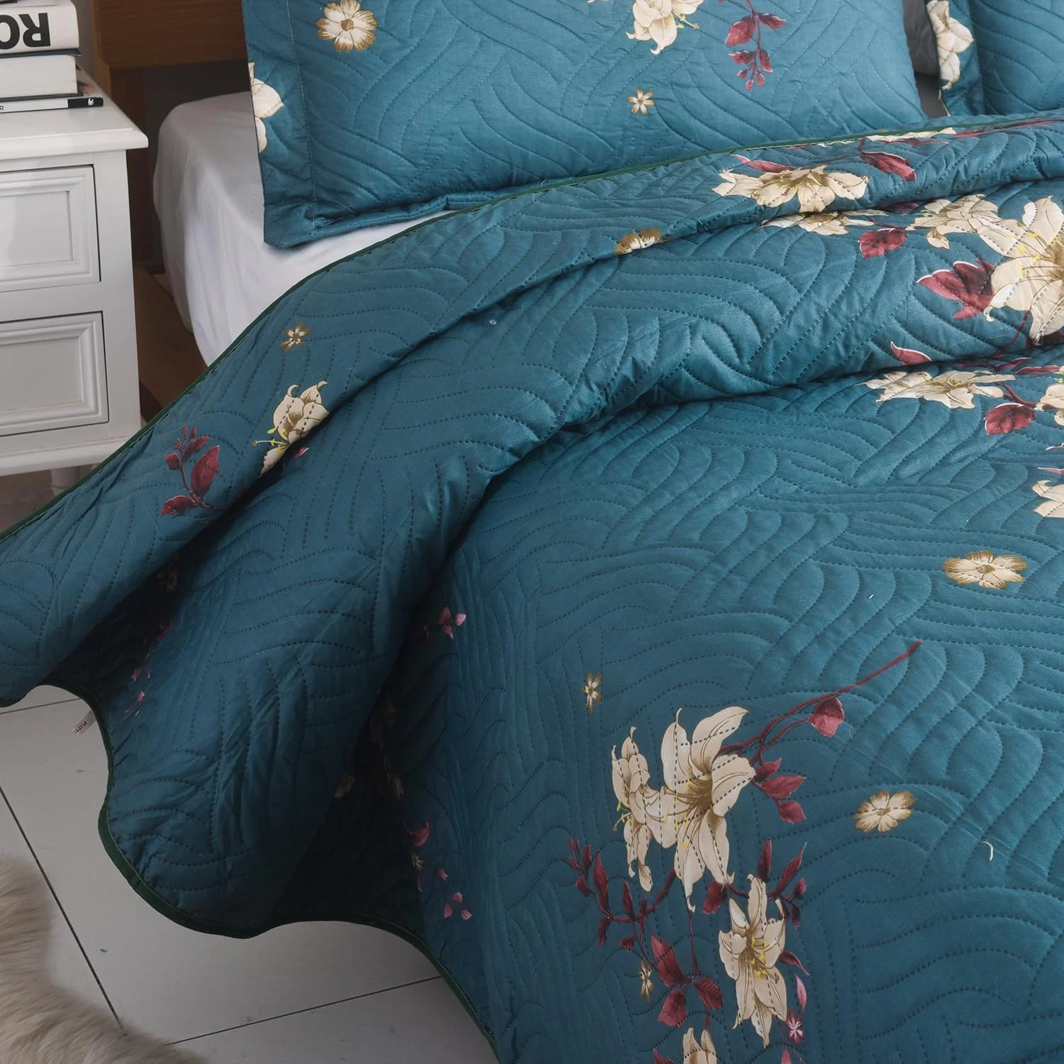 WEAVERS: 3 PCS Reversible Patchwork Quilted Bedspread, Floral Print Lightweight Comforter Coverlet, Soft Microfiber. Includes 2 Pillow Shams Fits Double & King Size Bed 220cm x 240cm. MILAN-125WV