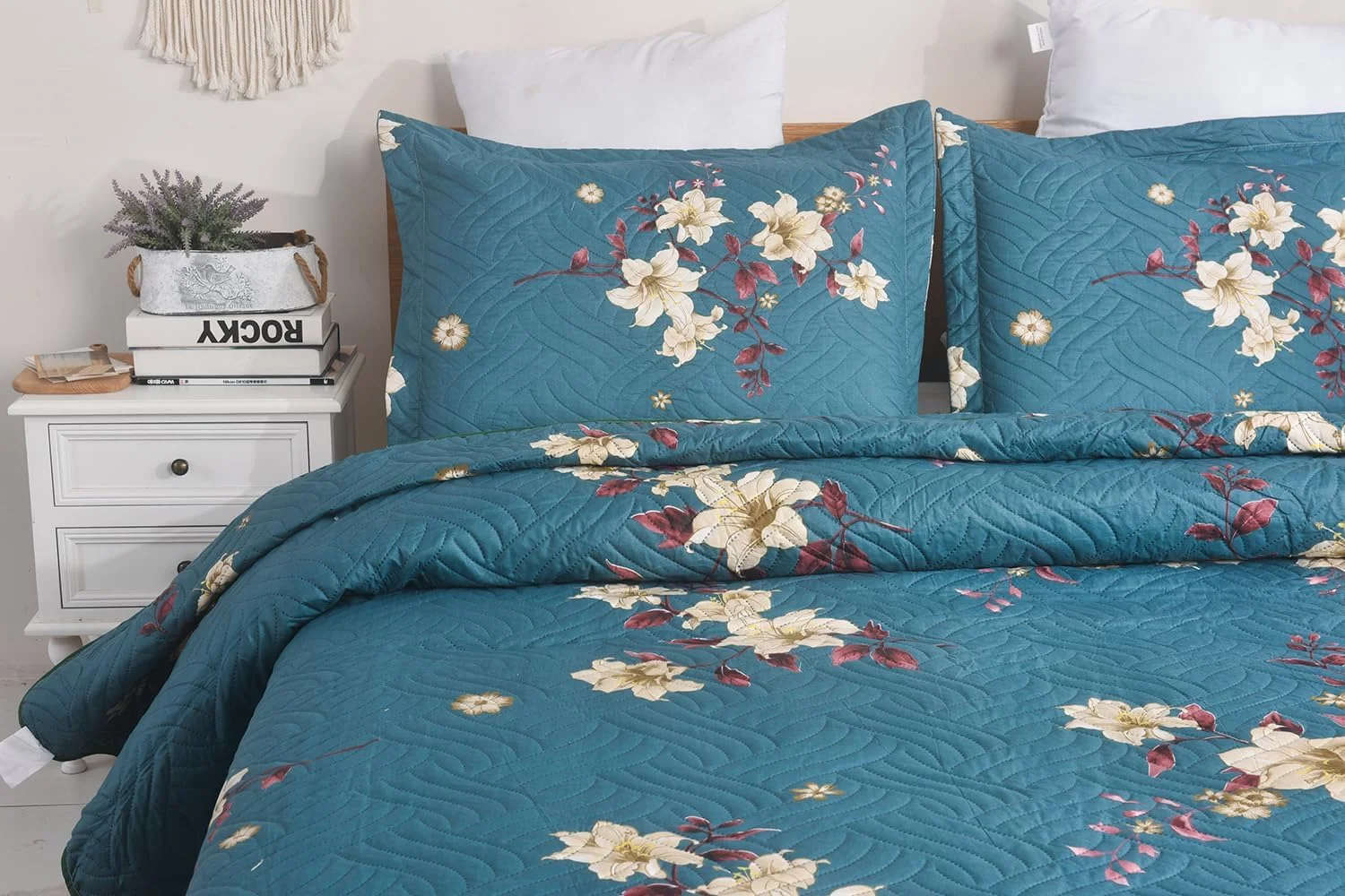 WEAVERS: 3 PCS Reversible Patchwork Quilted Bedspread, Floral Print Lightweight Comforter Coverlet, Soft Microfiber. Includes 2 Pillow Shams Fits Double & King Size Bed 220cm x 240cm. MILAN-125WV