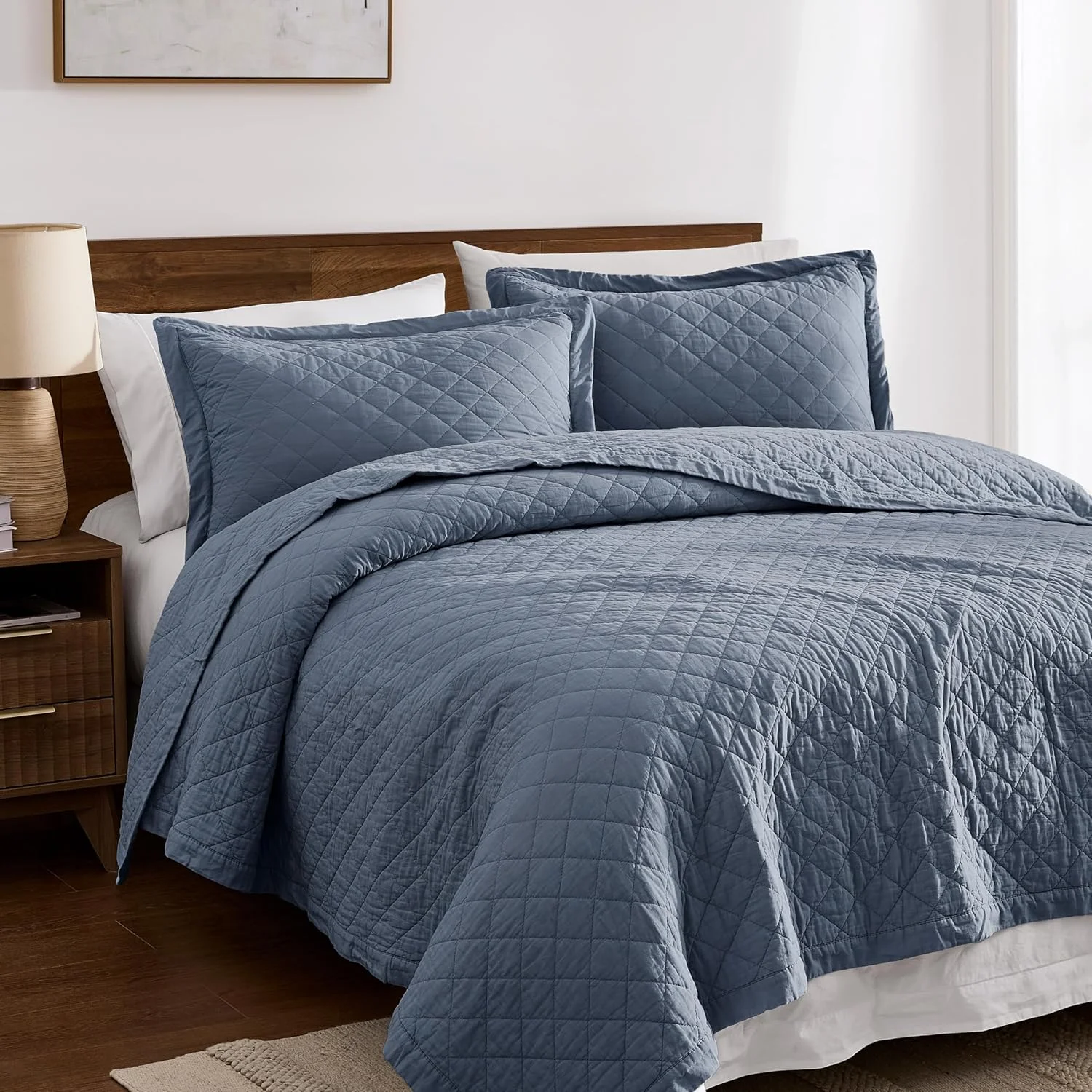 ست لحاف دونفره پنبه‌ای WDCOZY - آبی دودی با حاشیه چین‌دار، نرم و سبک، طرح بافت‌دار شبیه کتان، رو تختی روستایی به سبک خانه‌های مزرعه، روتختی گازی شیک و کهنه نما، 3 تکه