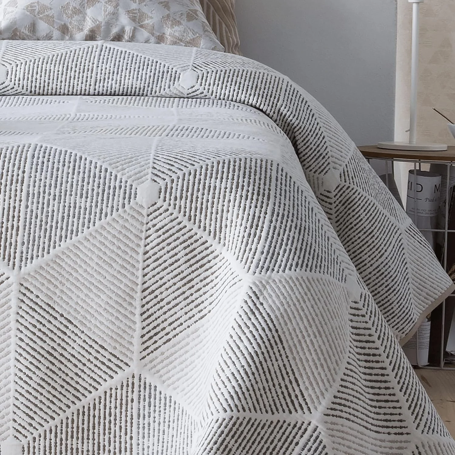 رو تختی سبک وزن ویالمن مدل صوفیا 27 مناسب برای تخت دو نفره 150 سانتی متر | رو تختی 150 سانتی متر | رو تختی 250 در 270 سانتی متر، بژ