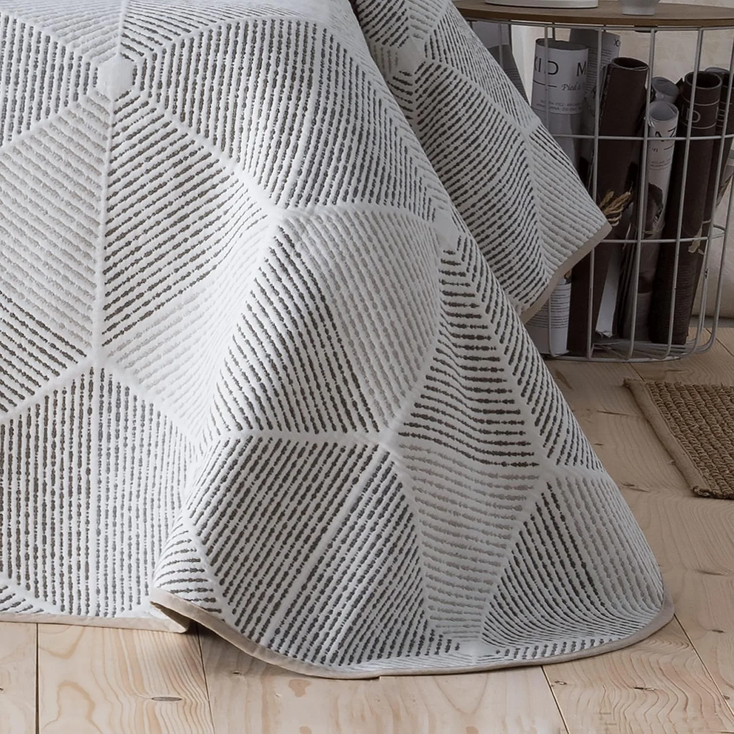 رو تختی سبک وزن ویالمن مدل صوفیا 27 مناسب برای تخت دو نفره 150 سانتی متر | رو تختی 150 سانتی متر | رو تختی 250 در 270 سانتی متر، بژ