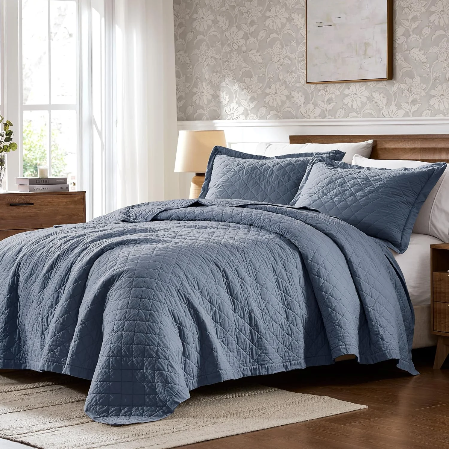 ست لحاف دونفره پنبه‌ای WDCOZY - آبی دودی با حاشیه چین‌دار، نرم و سبک، طرح بافت‌دار شبیه کتان، رو تختی روستایی به سبک خانه‌های مزرعه، روتختی گازی شیک و کهنه نما، 3 تکه