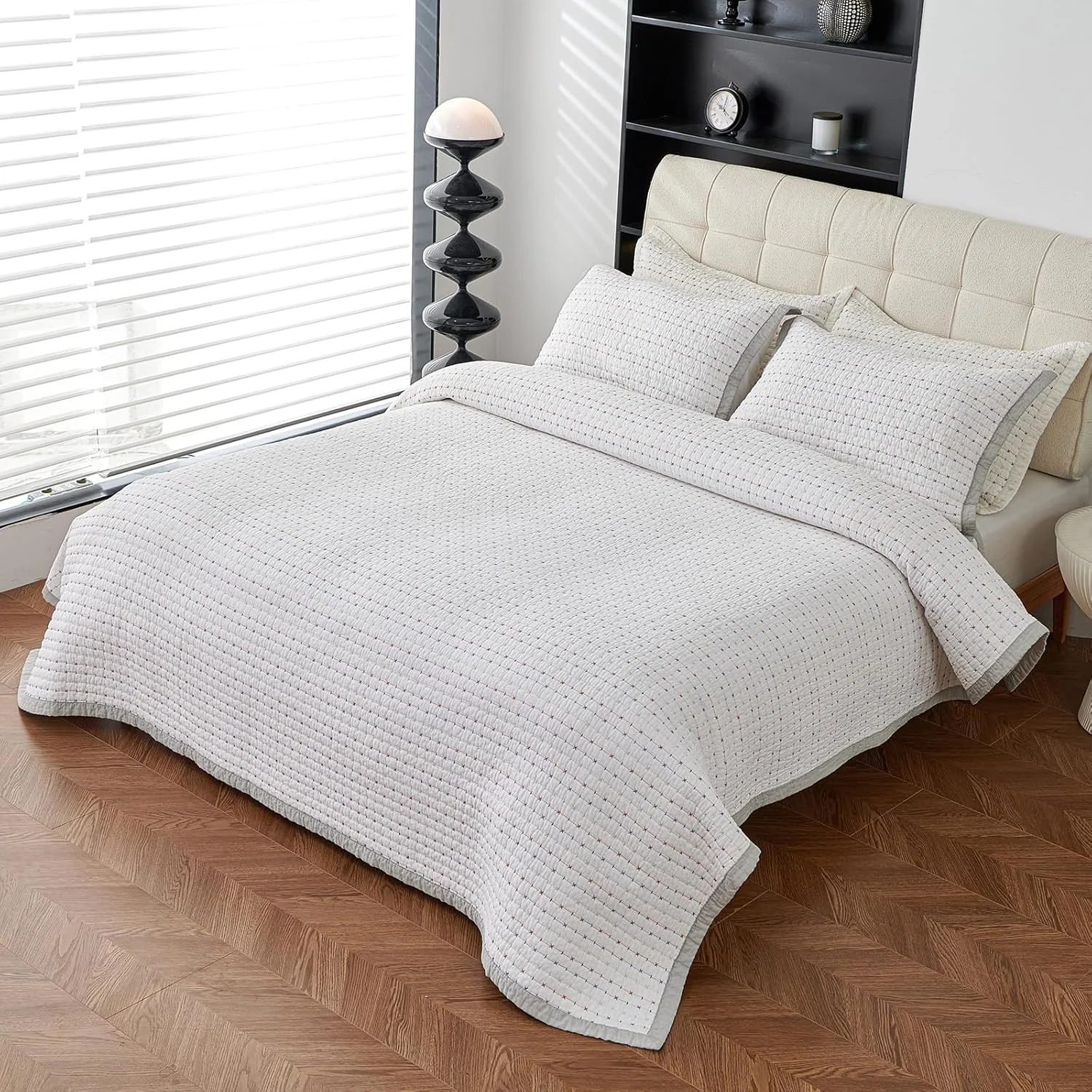 روتختی پنبه‌ای طرح‌دار vctops به همراه 2 روبالشتی، سایز کوئین، طرح راه‌راه گلدوزی شده، ست لحاف سبک و نرم مناسب خانه روستایی (سفید، کوئین)