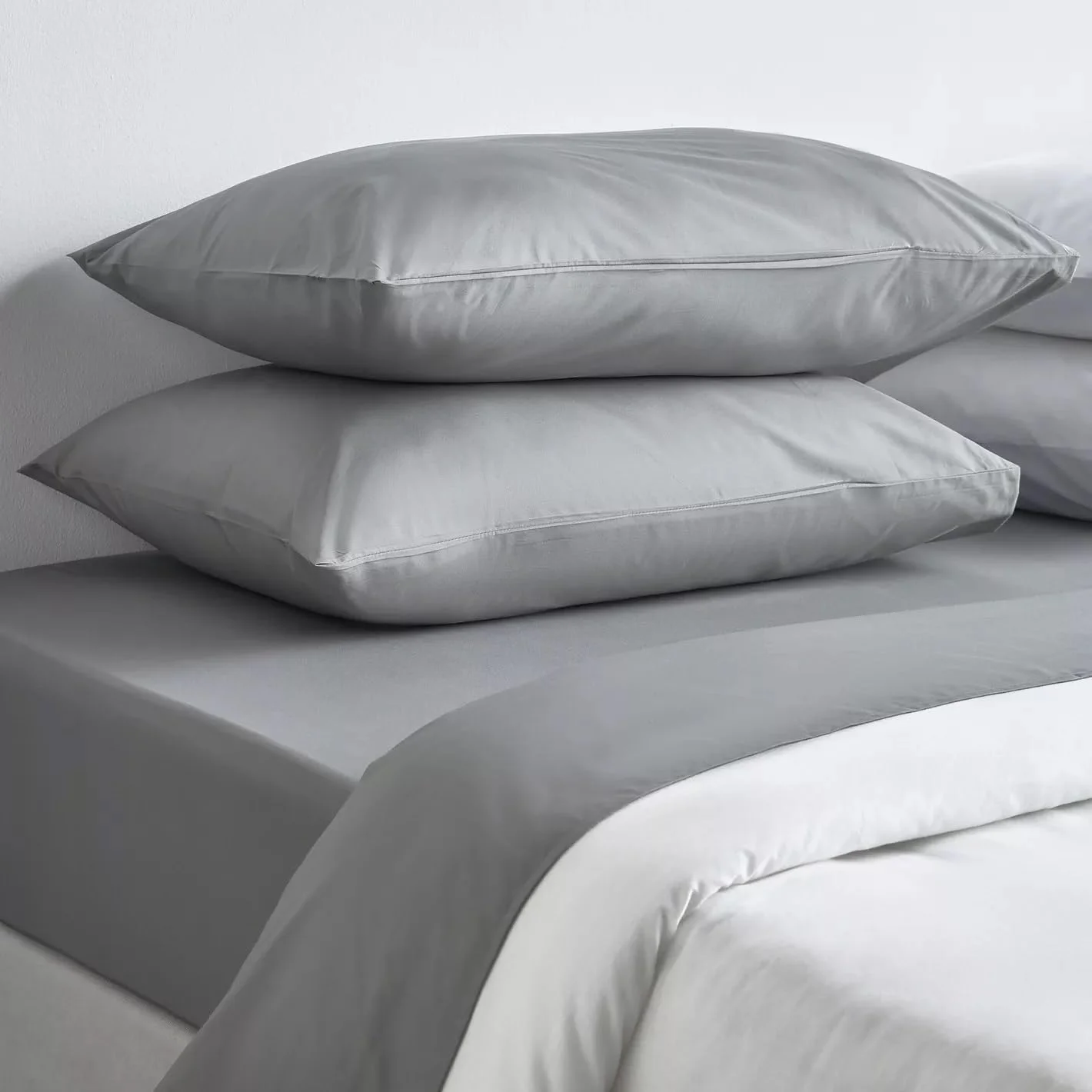 روتختی 6 تکه فوق العاده بزرگ Anglome مدل Ultrasonic، ست ملحفه میکروفایبر بسیار نرم - 1 روتختی (240x260 سانتی متر)، 1 ملحفه کش دار (200x200 سانتی متر)، 2 روبالشی (50x75 سانتی متر)، 2 رو کوسن (50x75 سانتی متر)