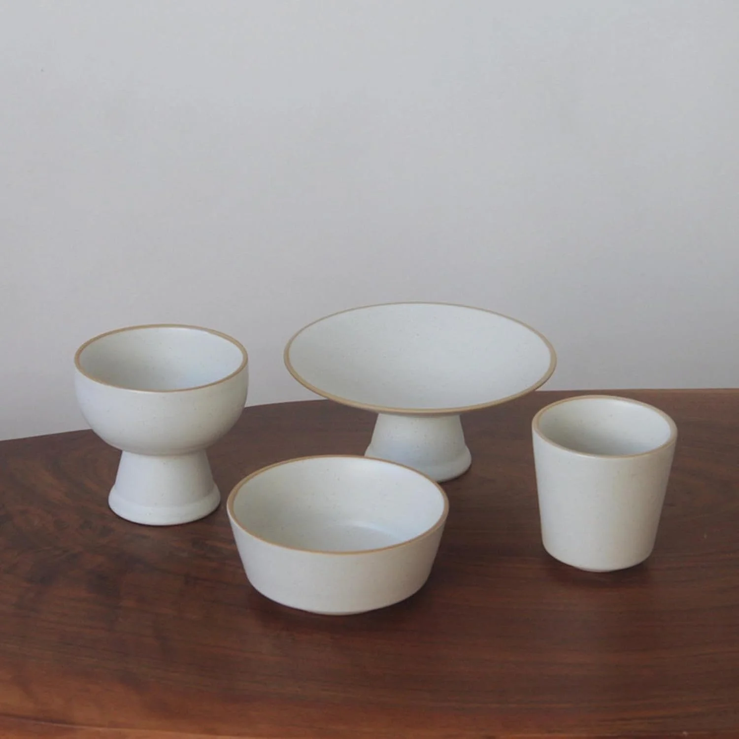 یک عدد فنجان آب سرامیکی رنگی زیر لعابی چینی، ست کاسه و بشقاب با ظرفیت کم - آبی و سفید - طرح گل - کاسه دسر به ارتفاع 3.75 اینچ