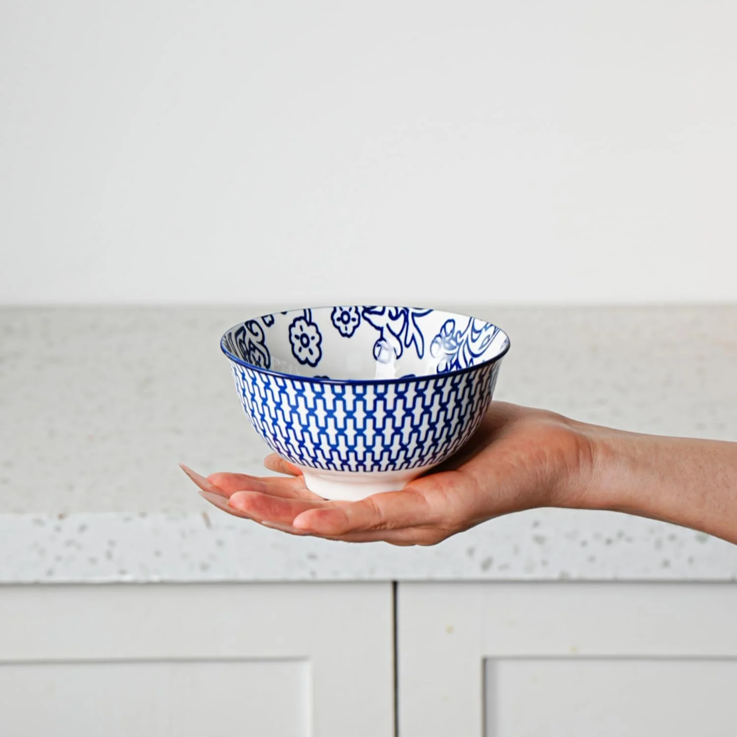 ست کاسه دسر سرامیکی Cerkik - کاسه های کوچک غلات 350 میلی لیتری، کاسه بستنی 12 سانتی متری برای میوه، تنقلات، سس، مخلفات - قابل استفاده در مایکروویو و ماشین ظرفشویی - ست 6 عددی - آبی وینتیج ست کاسه دسر سرامیکی Cerkik - کاسه های کوچک غلات 350 میلی لیتری، کاسه بستنی 12 سانتی متری برای میوه، تنقلات، سس، مخلفات - قابل استفاده در مایکروویو و ماشین ظرفشویی - ست 6 عددی - آبی وینتیج