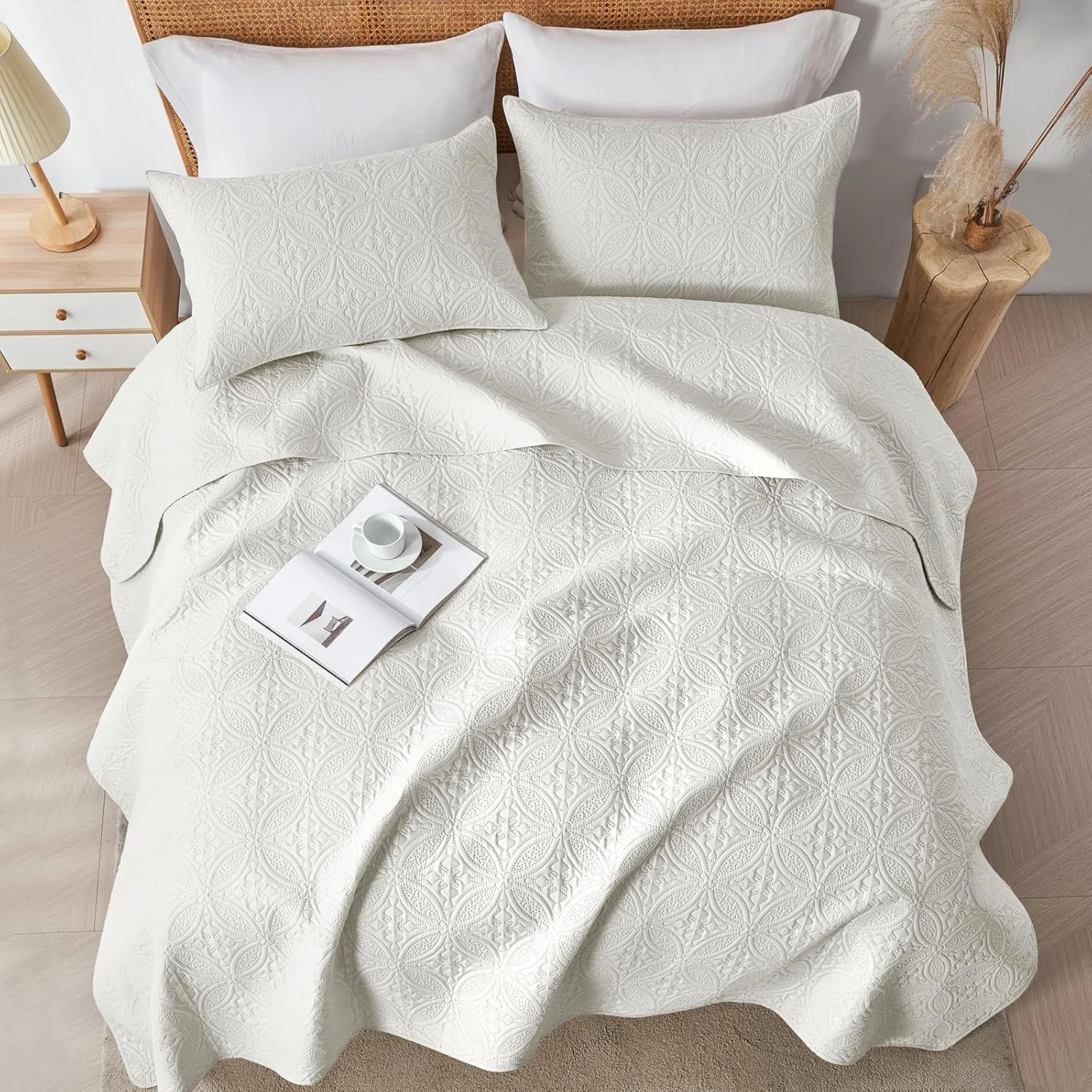 ست لحاف دو نفره WURUIBO کرم، روتختی های سبک وزن میکروفیبر، رو تختی یکدست برجسته اولتراسونیک، ست رختخواب نازک برای تمام فصل ها، روکش تخت نرم و تنفسی (1 لحاف، 1 رو بالشتی)