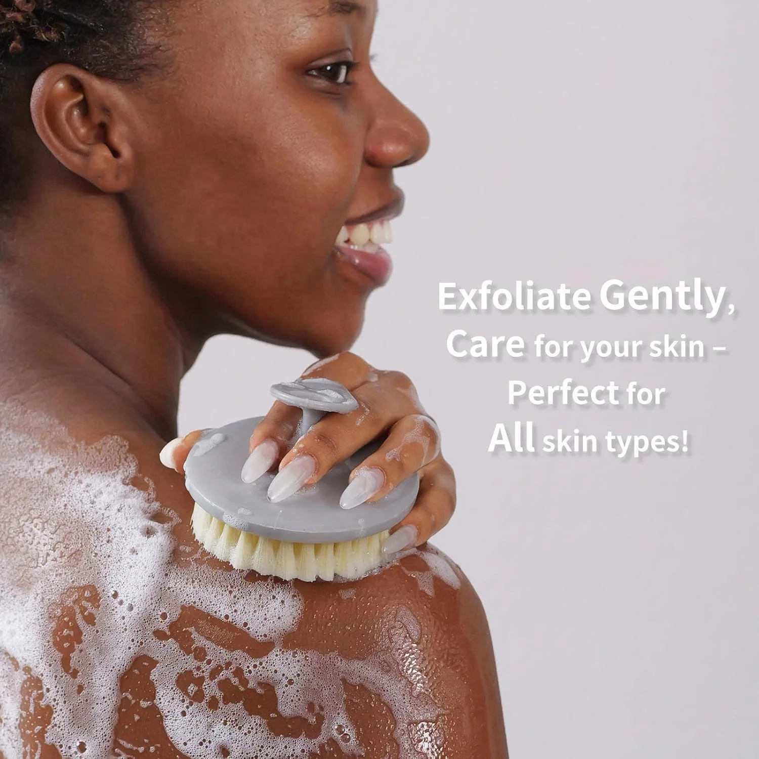 برس حمام و اسکرابر بدن بیوتیل، بسته 2 عددی شامل 1 عدد برس بدن پلاستیکی خاکستری و 1 عدد اسکرابر بدن سیلیکونی مشکی، لایه بردار ملایم برای پوست حساس زنان، مردان و نوزادان