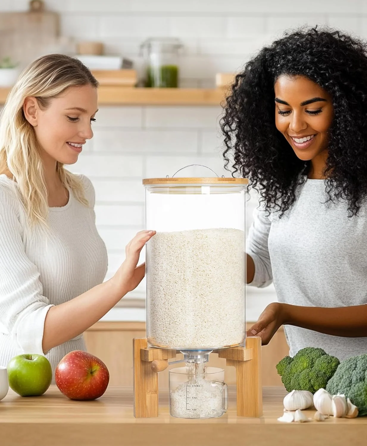 ظرف برنج شیشه ای 7.2 کیلوگرمی HBlife با پایه چوبی، ظرف آرد و غلات با پیمانه اندازه گیری شیشه ای، سطل ذخیره سازی مواد غذایی با درب بامبو و قابلیت نگهداری هوا، 8 لیتر ظرف برنج شیشه ای 7.2 کیلوگرمی HBlife با پایه چوبی، ظرف آرد و غلات با پیمانه اندازه گیری شیشه ای، سطل ذخیره سازی مواد غذایی با درب بامبو و قابلیت نگهداری هوا، 8 لیتر