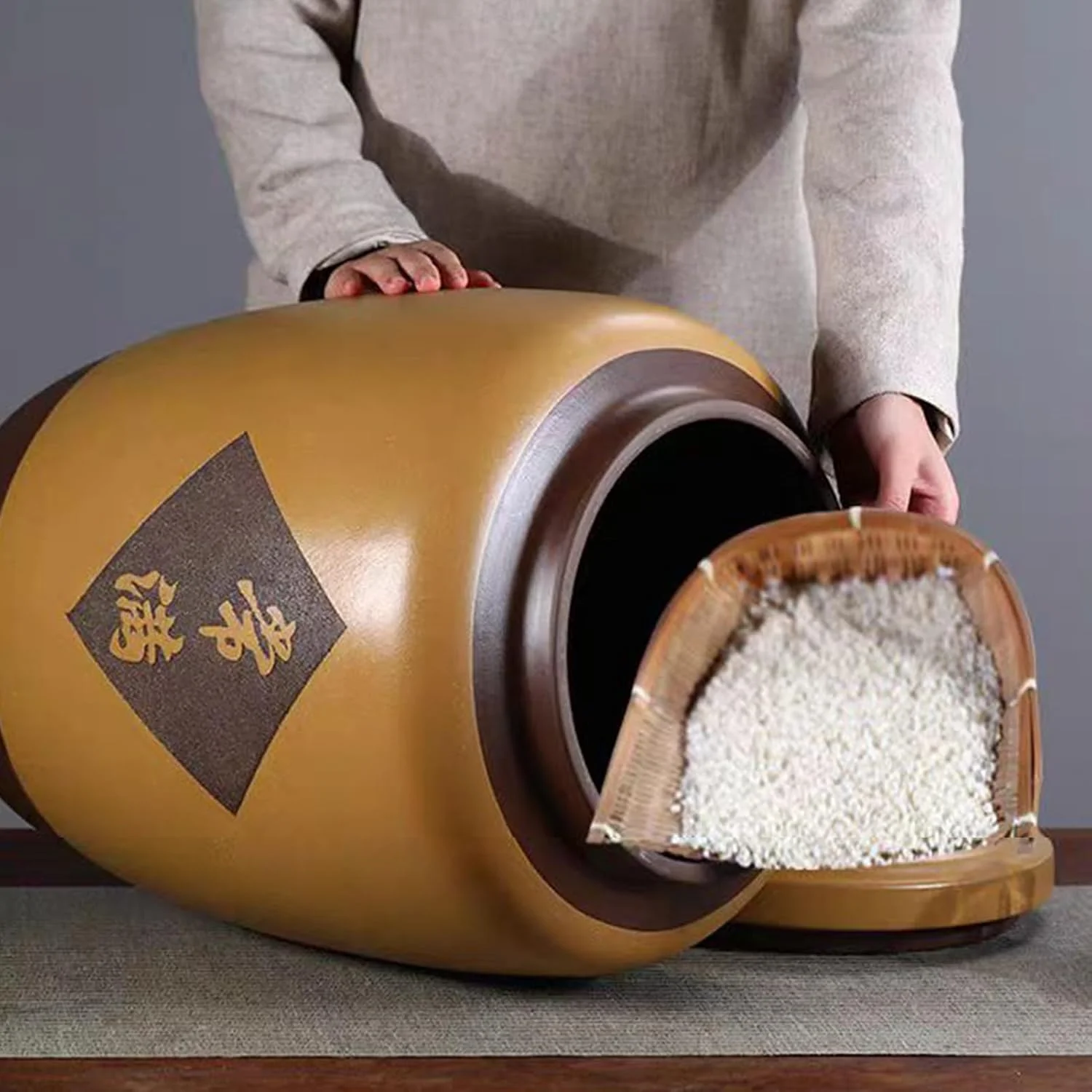 ظرف برنج، سطل برنج سرامیکی با درب، شیشه نگهداری مواد غذایی، استوانه برنج سرامیکی، ظرف نگهداری برنج، برای آشپزخانه، اتاق نشیمن (آبی، 10 کیلوگرم) ظرف برنج، سطل برنج سرامیکی با درب، شیشه نگهداری مواد غذایی، استوانه برنج سرامیکی، ظرف نگهداری برنج، برای آشپزخانه، اتاق نشیمن (آبی، 10 کیلوگرم)