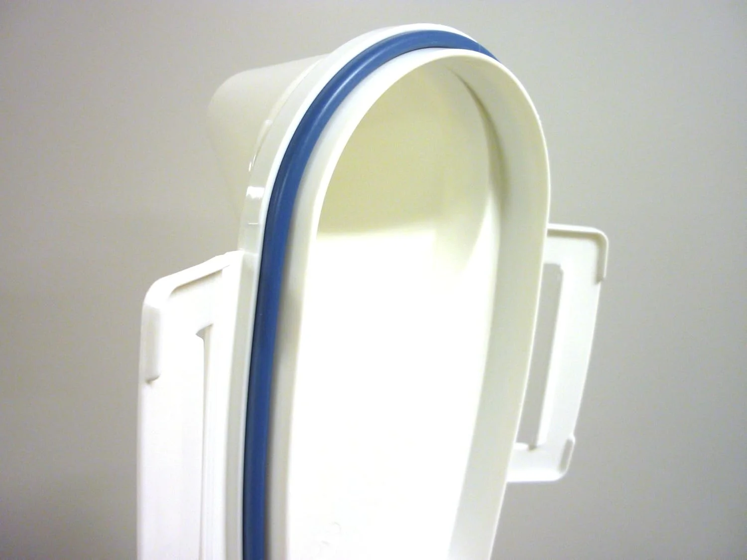 ظرف برنج Asvel 7509 با خروجی پلاستیکی شفاف 2 کیلوگرمی ظرف برنج Asvel 7509 با خروجی پلاستیکی شفاف 2 کیلوگرمی