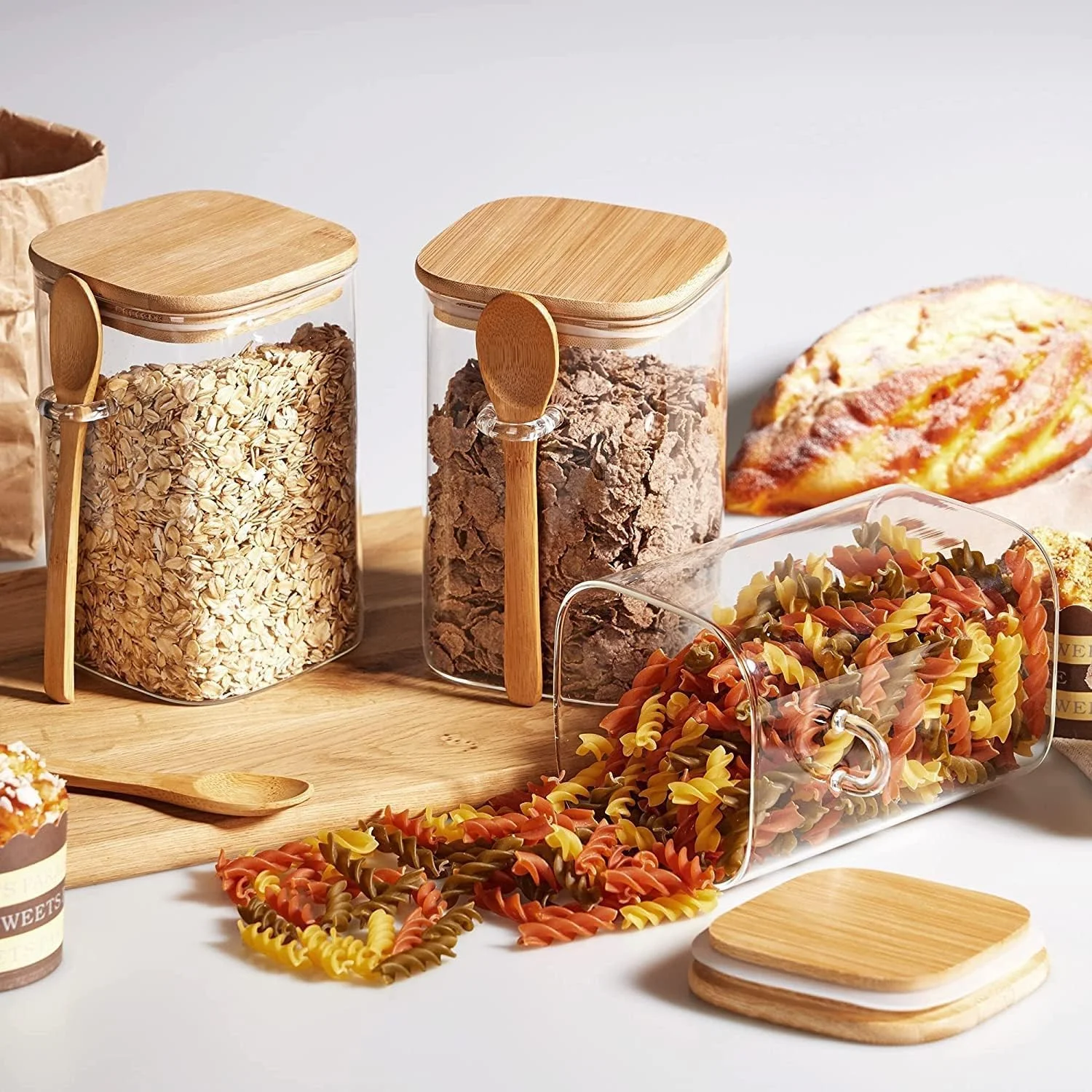 ست 3 تایی ظروف شیشه ای بوروسیلیکات 1CHASE با درب بامبو و قاشق، ظروف نگهداری مواد غذایی درب دار مناسب برای قهوه، آبنبات، کلوچه، برنج، شکر، آرد، پاستا، آجیل و ادویه جات، 1000 میلی لیتر ست 3 تایی ظروف شیشه ای بوروسیلیکات 1CHASE با درب بامبو و قاشق، ظروف نگهداری مواد غذایی درب دار مناسب برای قهوه، آبنبات، کلوچه، برنج، شکر، آرد، پاستا، آجیل و ادویه جات، 1000 میلی لیتر