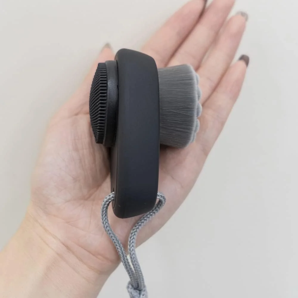 برس پاک کننده صورت خزنه، 2 در 1 برای لایه برداری صورت، میکروفیبر زغال بامبو نرم برای پاکسازی عمیق منافذ، برس اسکرابر سیلیکونی دوگانه صورت برای مراقبت از پوست به همراه درب، مشکی (2 عدد)