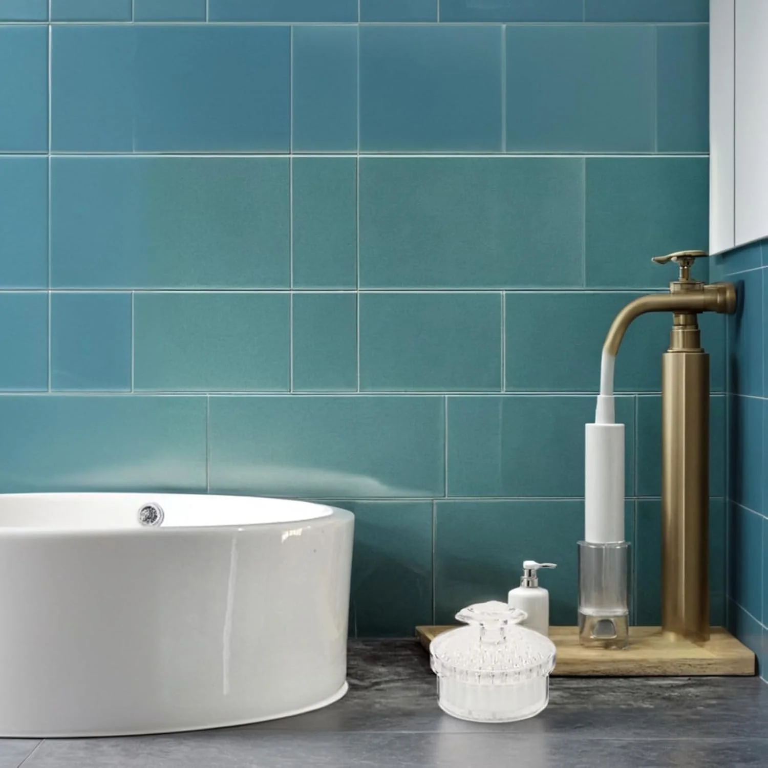 برس پاک کننده نرم صورت به همراه درب - لایه برداری ملایم صورت، مراقبت ملایم از پوست، پاک کننده دستی و ماساژ صورت، برس پاک کننده صورت سایز مسافرتی