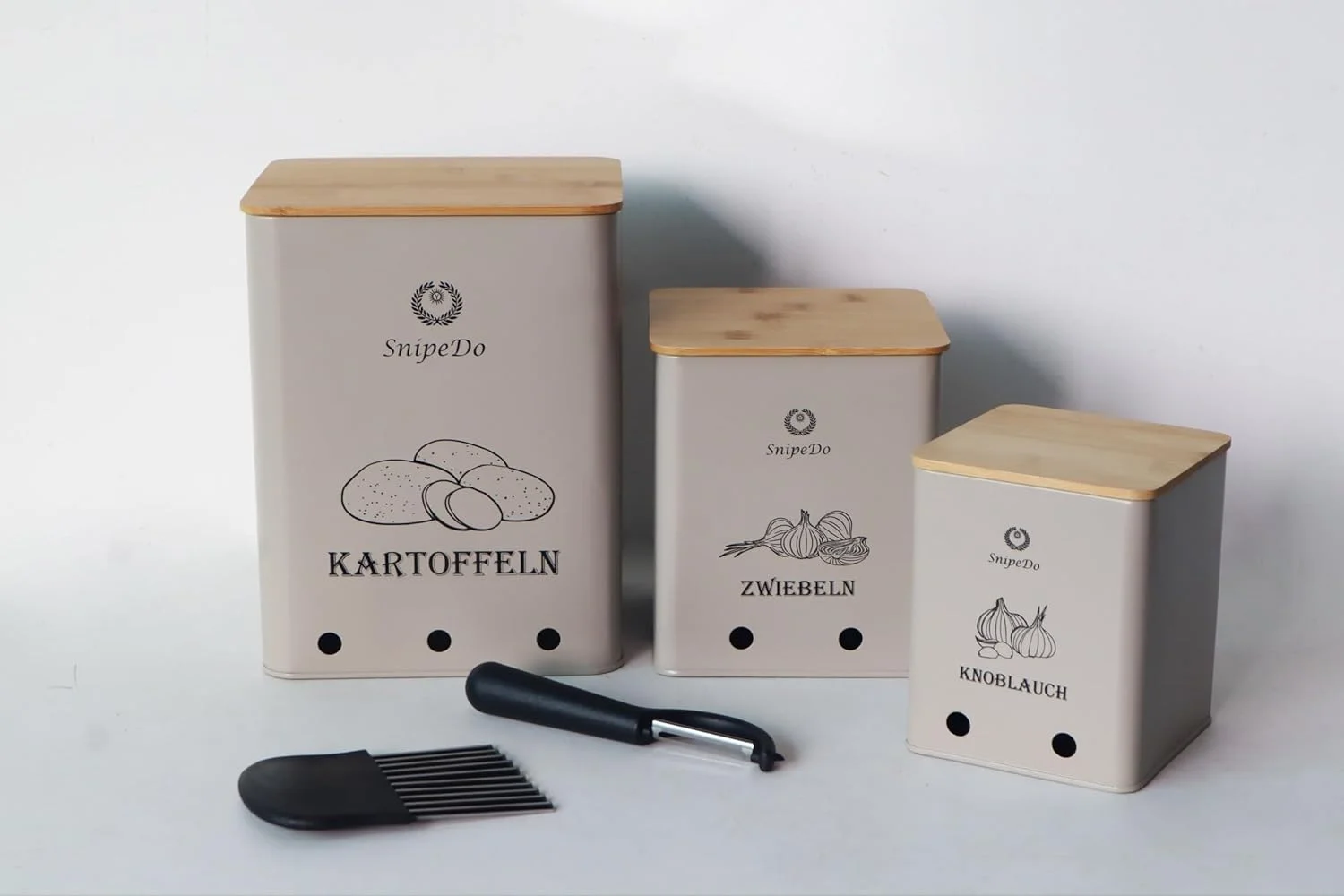ست جعبه نگهداری سیب زمینی SnipeDo - ست 3 تایی جعبه سیب زمینی، نگهداری پیاز، ظرف سیر - جعبه فلزی سبزیجات به همراه برش دهنده و پوست کن سیب زمینی - ظرف سیب زمینی و پیاز (بژ-1) ست جعبه نگهداری سیب زمینی SnipeDo - ست 3 تایی جعبه سیب زمینی، نگهداری پیاز، ظرف سیر - جعبه فلزی سبزیجات به همراه برش دهنده و پوست کن سیب زمینی - ظرف سیب زمینی و پیاز (بژ-1)