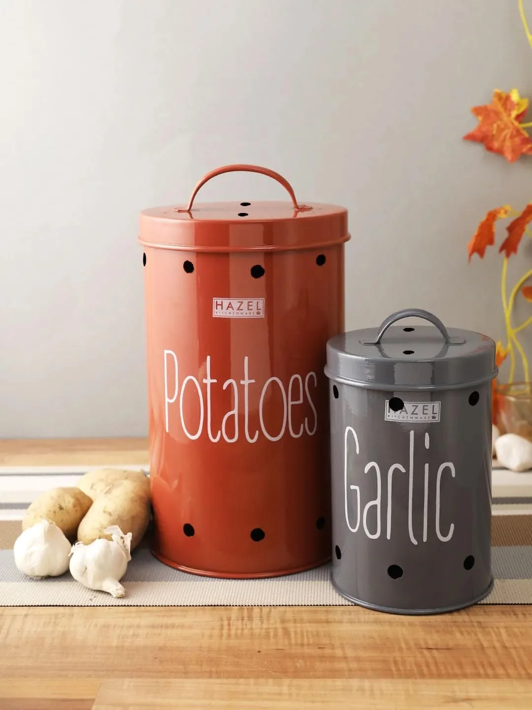 ظرف نگهداری پیاز و سیب زمینی فلزی گالوانیزه HAZEL برای آشپزخانه (قرمز و خاکستری، سیر و سیب زمینی)، 1.2 کیلوگرم