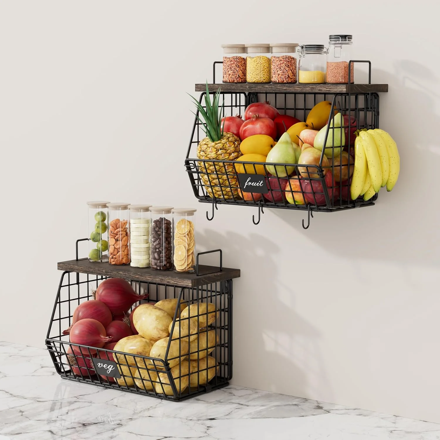سبد میوه آویز دیواری برای پیشخوان آشپزخانه، سبد سیمی قابل انباشت برای نگهداری میوه، سبزیجات، سیب زمینی و پیاز، جا میوه ای دیواری با درب چوبی و دستگیره های فلزی، بسته 2 عددی