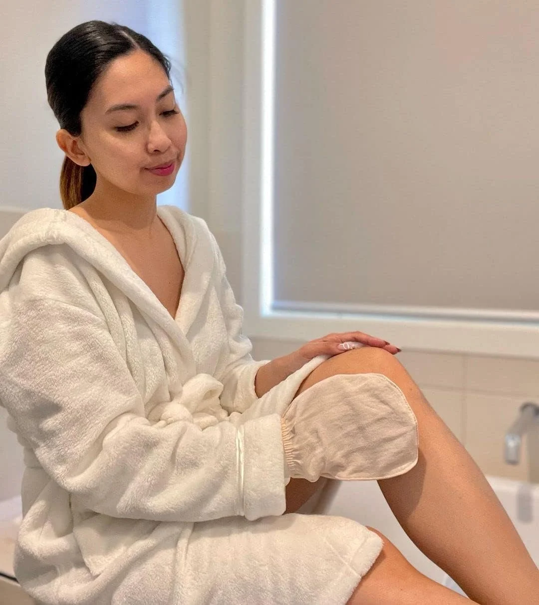 دستکش لایه بردار ابریشمی ENLIWISH، 100% ابریشم ترکی، لایه برداری عمیق بدن، از بین برنده پوست مرده، لایه بردار بدن، صاف کننده پوست، اسکراب از بین برنده برنزه دستکش لایه بردار ابریشمی ENLIWISH، 100% ابریشم ترکی، لایه برداری عمیق بدن، از بین برنده پوست مرده، لایه بردار بدن، صاف کننده پوست، اسکراب از بین برنده برنزه