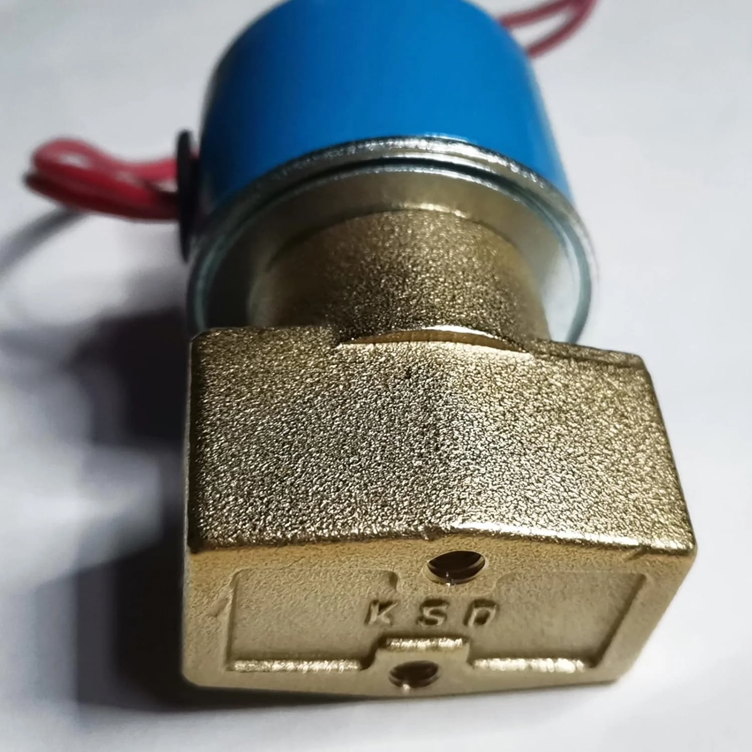 شیر الکترومغناطیسی 3 راهه BEBALETY G1/4 اینچ، عملکرد مستقیم برنجی N/C KSD برای آب 0-0.9 مگاپاسکال