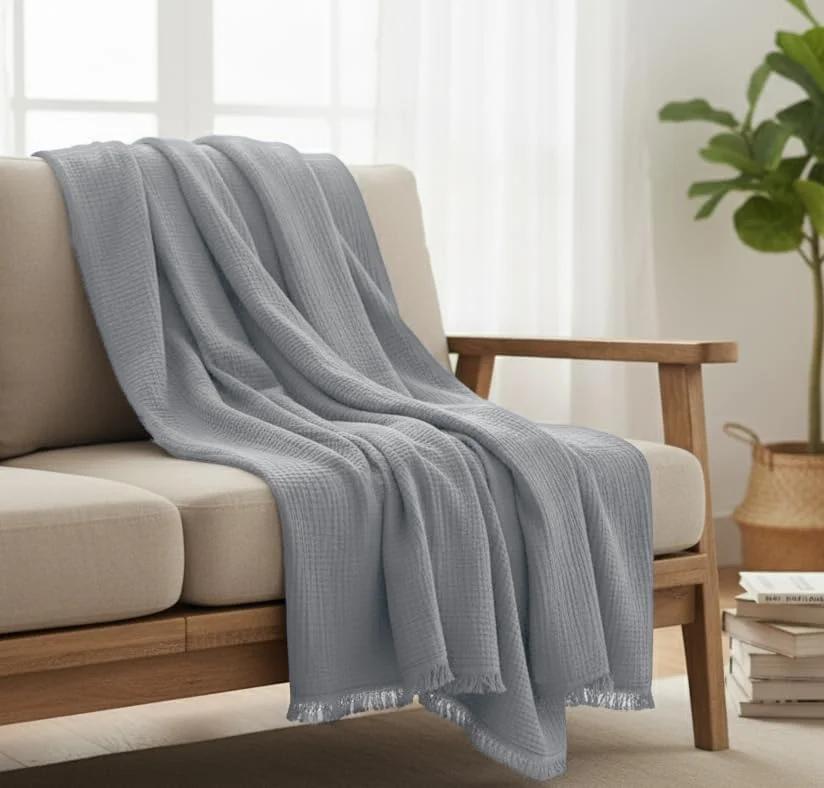پتوی نخی ارگانیک 100% کیارا هوم، سایز کوئین 228x228 سانتی متر، مناسب بزرگسال، تخت خواب، رنگ گیاهی، پتوی سبک وزن و تنفسی از جنس موسلین گازی برای تابستان و تمام فصول، خاکستری روشن