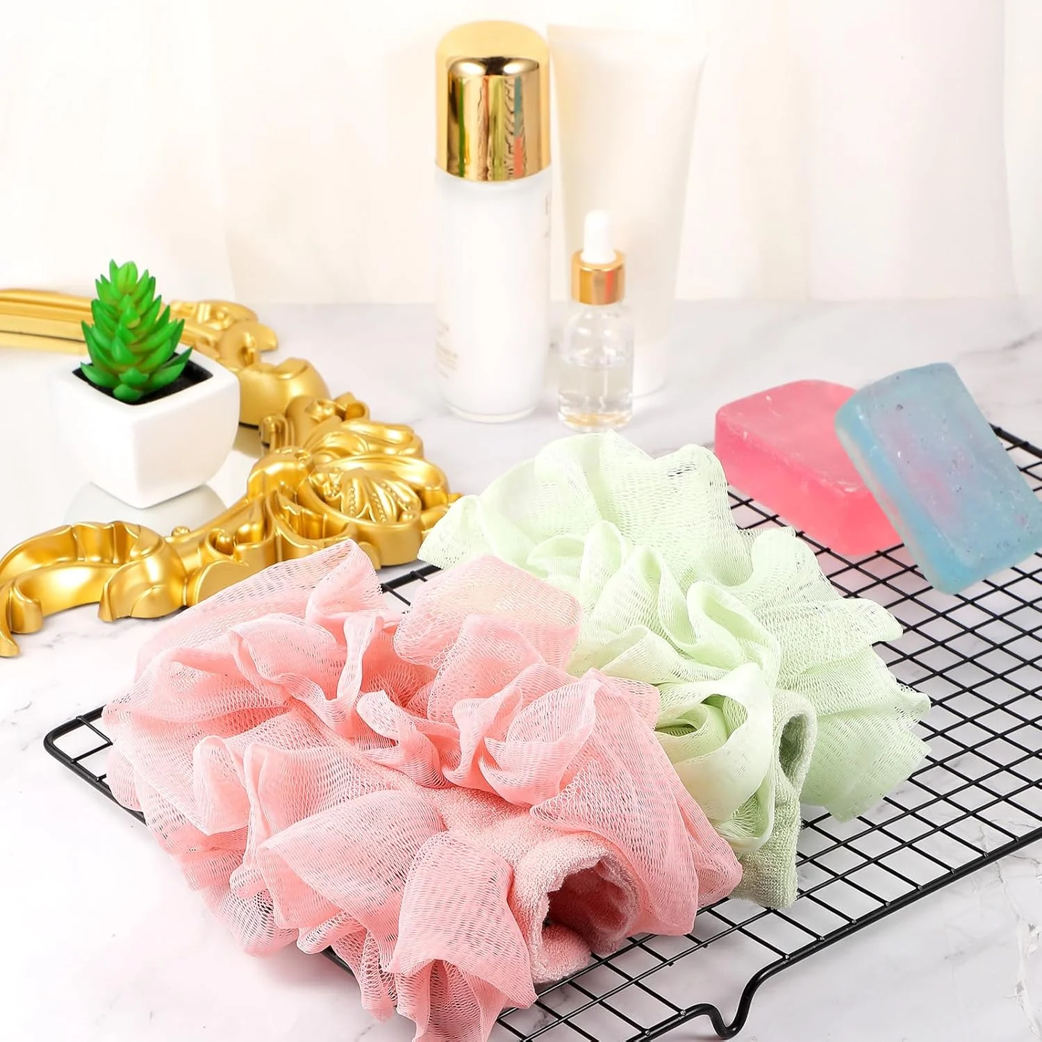 مجموعه 2 عددی لیف حمام و لوفا، اسفنج لوفا صابونی 2 در 1 با بند کشی، توپ توری لایه بردار اسکرابر بدن، لیف حمام دو طرفه برای پاکسازی صورت و بدن برای داشتن پوستی صاف.