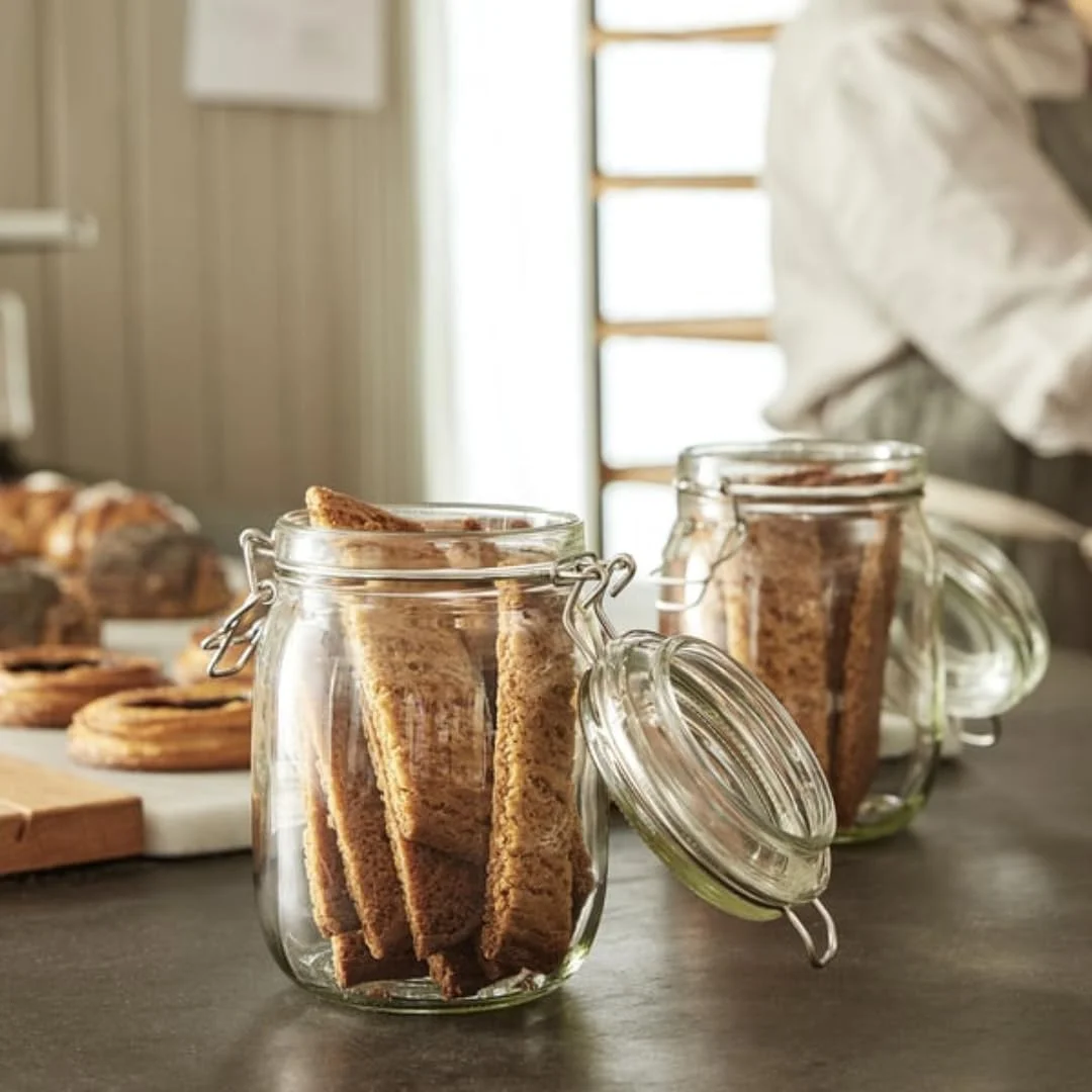 شیشه درب دار، شیشه نگهداری مواد غذایی با درب گیره دار هوا بند، ظروف نگهداری برای سازماندهی آشپزخانه و انبار، ایده آل برای نگهداری شکر، آرد، غلات، قهوه، کلوچه و موارد دیگر، شیشه ای شفاف 1 لیتری