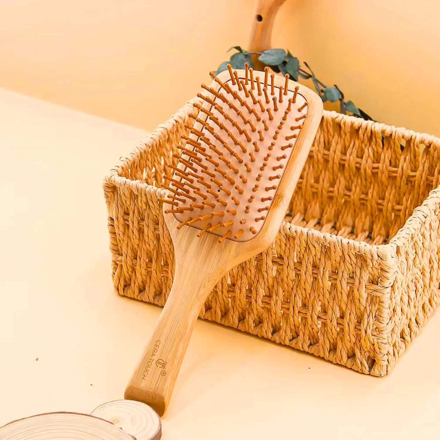 برس مو بامبو Cera Touch - برس مو چوبی برای زنان و مردان، ضد وز و گره خوردگی و ماساژور پوست سر، برس مو چوبی بالشتکی با کیفیت سالن برای موهای صاف و سالم. برس مو بامبو Cera Touch - برس مو چوبی برای زنان و مردان، ضد وز و گره خوردگی و ماساژور پوست سر، برس مو چوبی بالشتکی با کیفیت سالن برای موهای صاف و سالم.