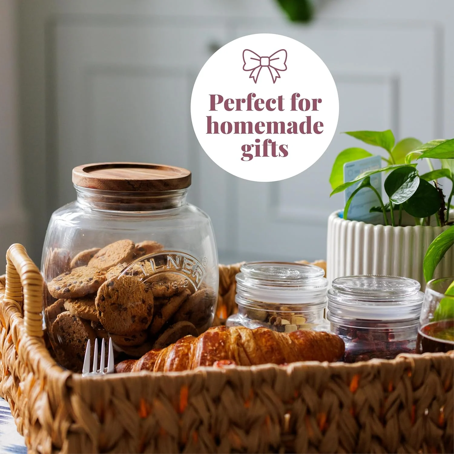 ظرف شیشه ای درب چوبی Kilner Universal با ظرفیت 2 لیتر، مناسب برای نگهداری مواد غذایی خشک مانند غلات، پاستا و حبوبات ظرف شیشه ای درب چوبی Kilner Universal با ظرفیت 2 لیتر، مناسب برای نگهداری مواد غذایی خشک مانند غلات، پاستا و حبوبات