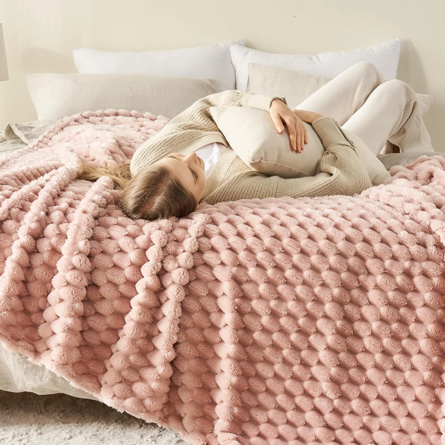 پتوی دو نفره فوق العاده نرم NEWCOSPLAY، پشم فلانل ابریشمی ممتاز صورتی، ابرهای سه بعدی، ژاکارد شیک، پتوی سبک وزن مناسب برای تمام فصول، 350GSM (صورتی، دو نفره (152x203 سانتی متر)) پتوی دو نفره فوق العاده نرم NEWCOSPLAY، پشم فلانل ابریشمی ممتاز صورتی، ابرهای سه بعدی، ژاکارد شیک، پتوی سبک وزن مناسب برای تمام فصول، 350GSM (صورتی، دو نفره (152x203 سانتی متر))