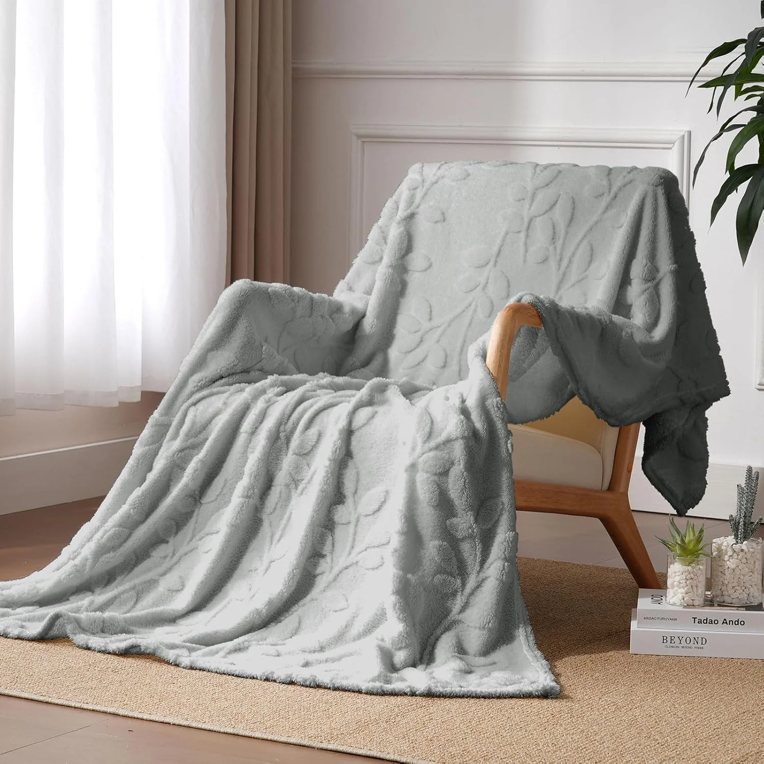 پتوی نرم و لطیف میاکر، ۱۰۰ × ۱۵۰ سانتی متر، روانداز، پتوی مبل، پتوی پشمی نرم و گرم و دنج برای تخت و کاناپه، اتاق نشیمن و پتوهای نوازشی، پتو (برگ خاکستری، عرض ۲۰۰ × طول ۲۳۰ سانتی متر) پتوی نرم و لطیف میاکر، ۱۰۰ × ۱۵۰ سانتی متر، روانداز، پتوی مبل، پتوی پشمی نرم و گرم و دنج برای تخت و کاناپه، اتاق نشیمن و پتوهای نوازشی، پتو (برگ خاکستری، عرض ۲۰۰ × طول ۲۳۰ سانتی متر)