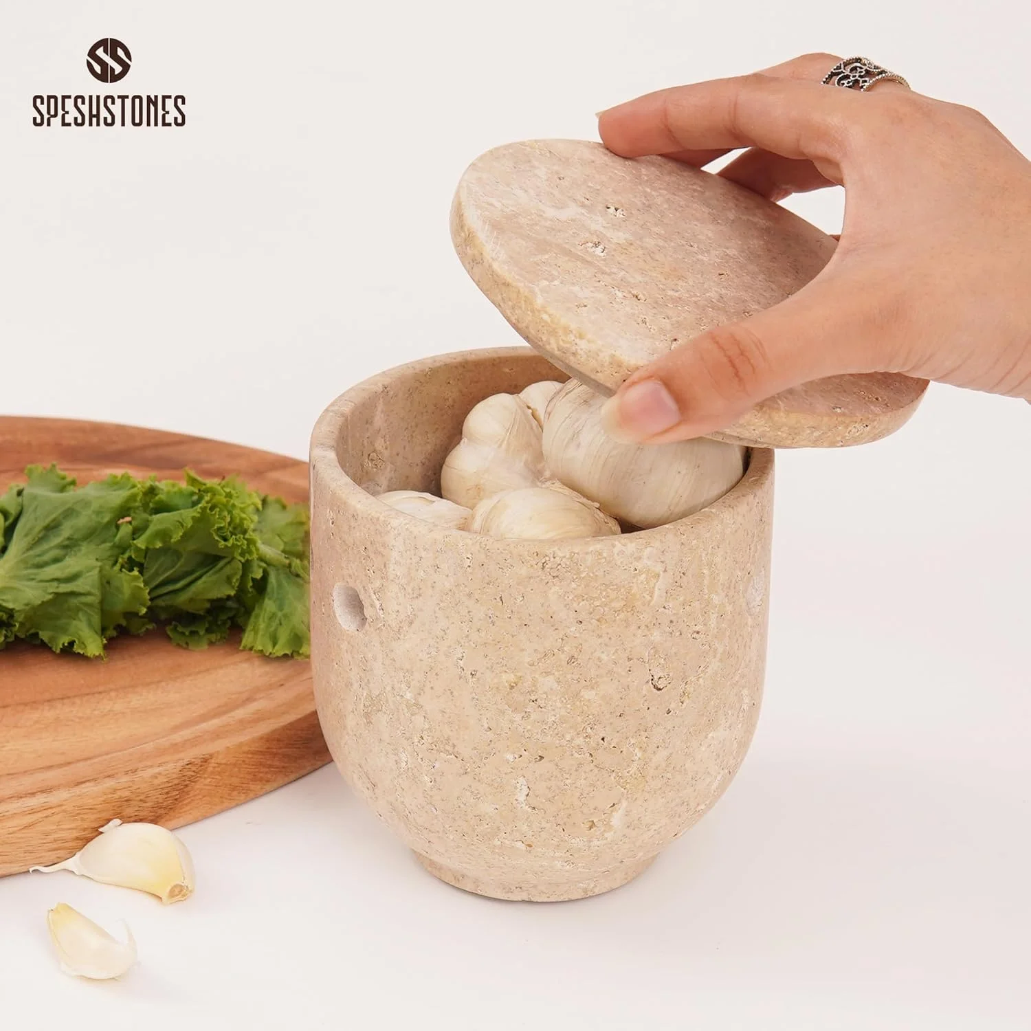 ظرف نگهداری سیر تراورتن دست ساز 4.5 اینچی با درب - ظرف سنگی سیر برای نگهداری روی پیشخوان، محفظه سیر برای سیر تازه. ظرف نگهداری سیر تراورتن دست ساز 4.5 اینچی با درب - ظرف سنگی سیر برای نگهداری روی پیشخوان، محفظه سیر برای سیر تازه.